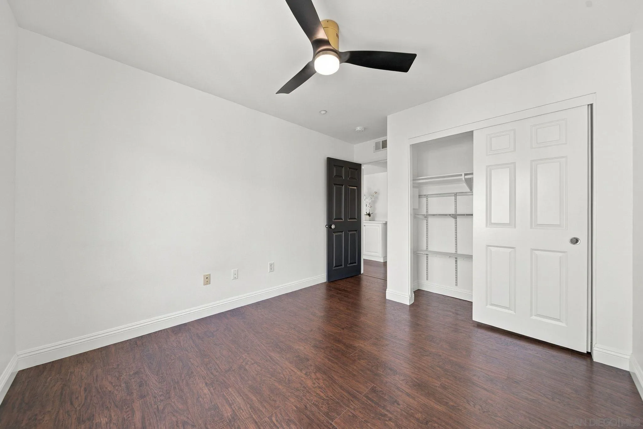 https://cdn.realtyfeed.com/cdn/127/260023709/e2b2340cefe3a59717ba9811f421e705.webp