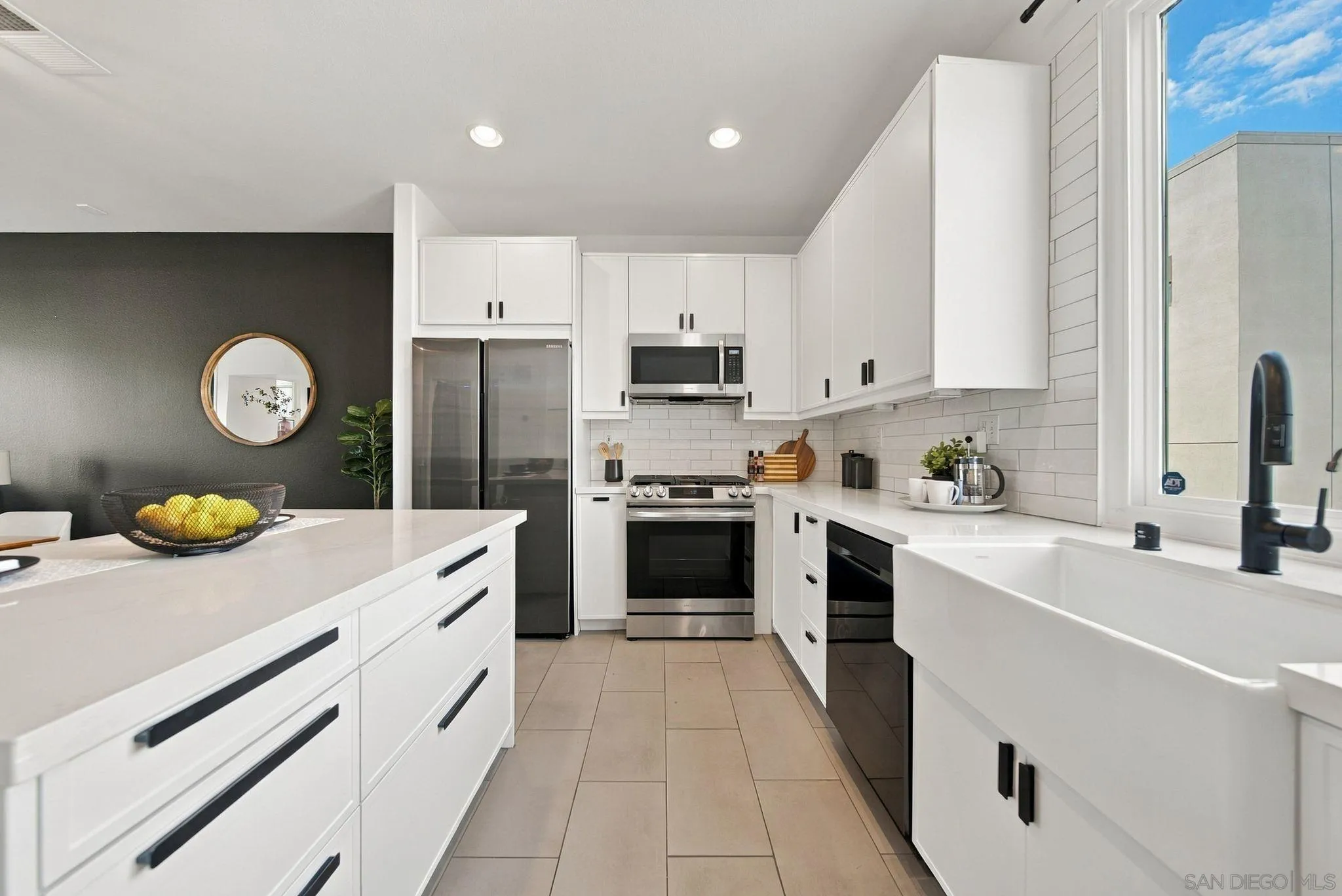 https://cdn.realtyfeed.com/cdn/127/260023709/e4939dd2abe7d7e3896602f3407c201e.webp