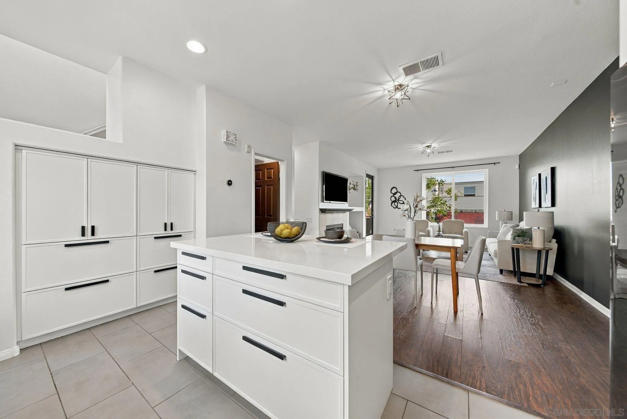 https://cdn.realtyfeed.com/cdn/127/260023709/ff470b35467f1e44810f4203a2fa43ea.webp