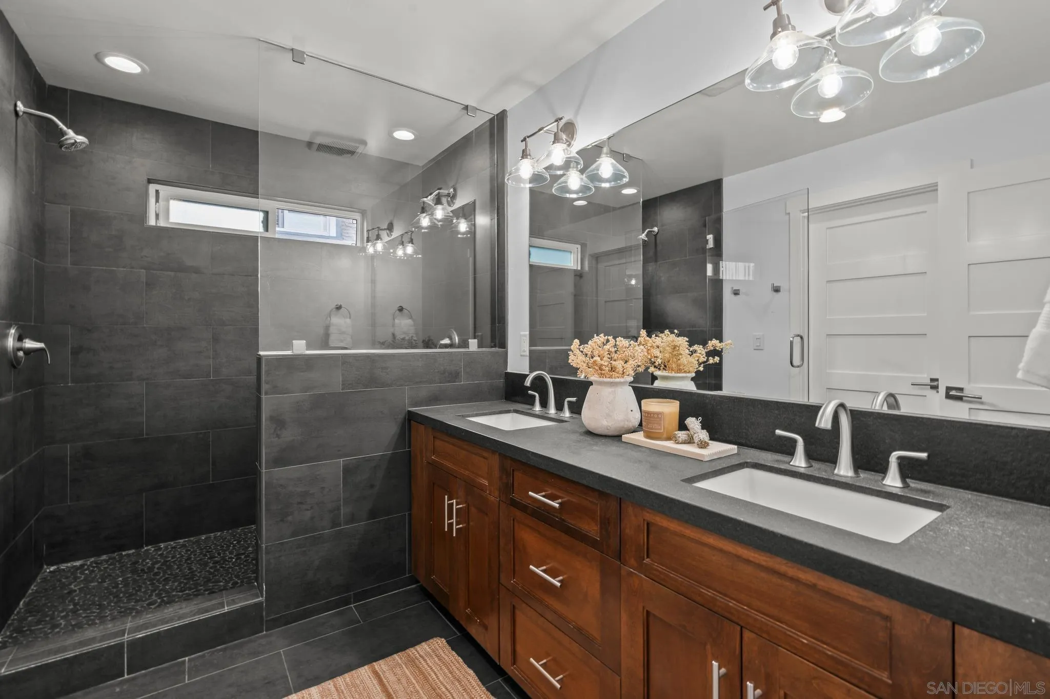 https://cdn.realtyfeed.com/cdn/127/260023714/0c640dd73f6bac01cbde06d96100ec9b.webp