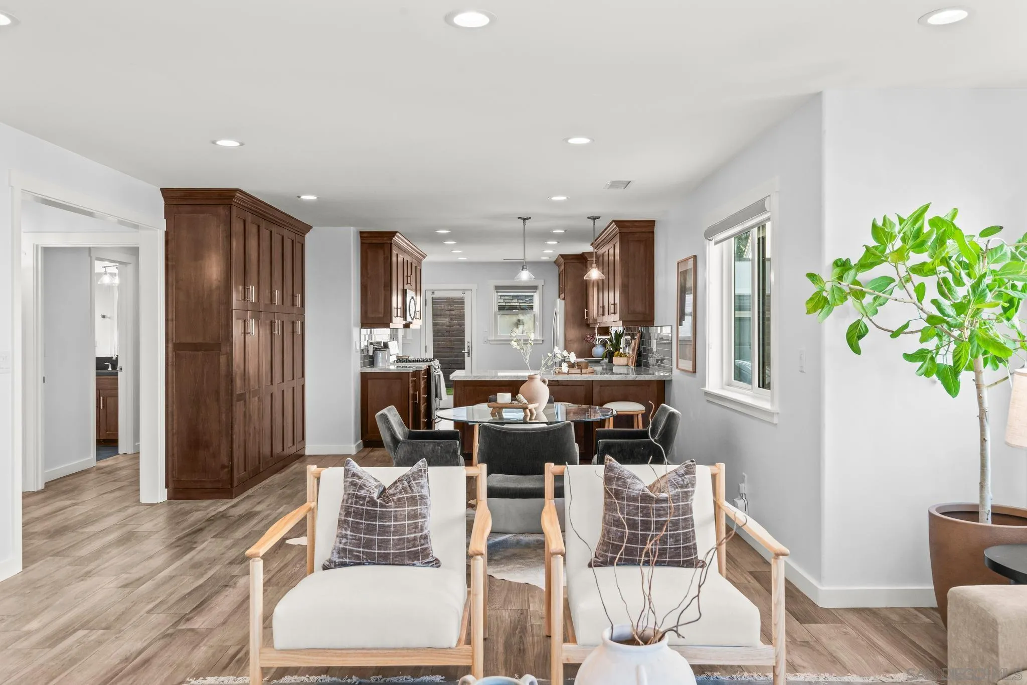 https://cdn.realtyfeed.com/cdn/127/260023714/bc36cd7fb51cee0c1decb78402eb87da.webp
