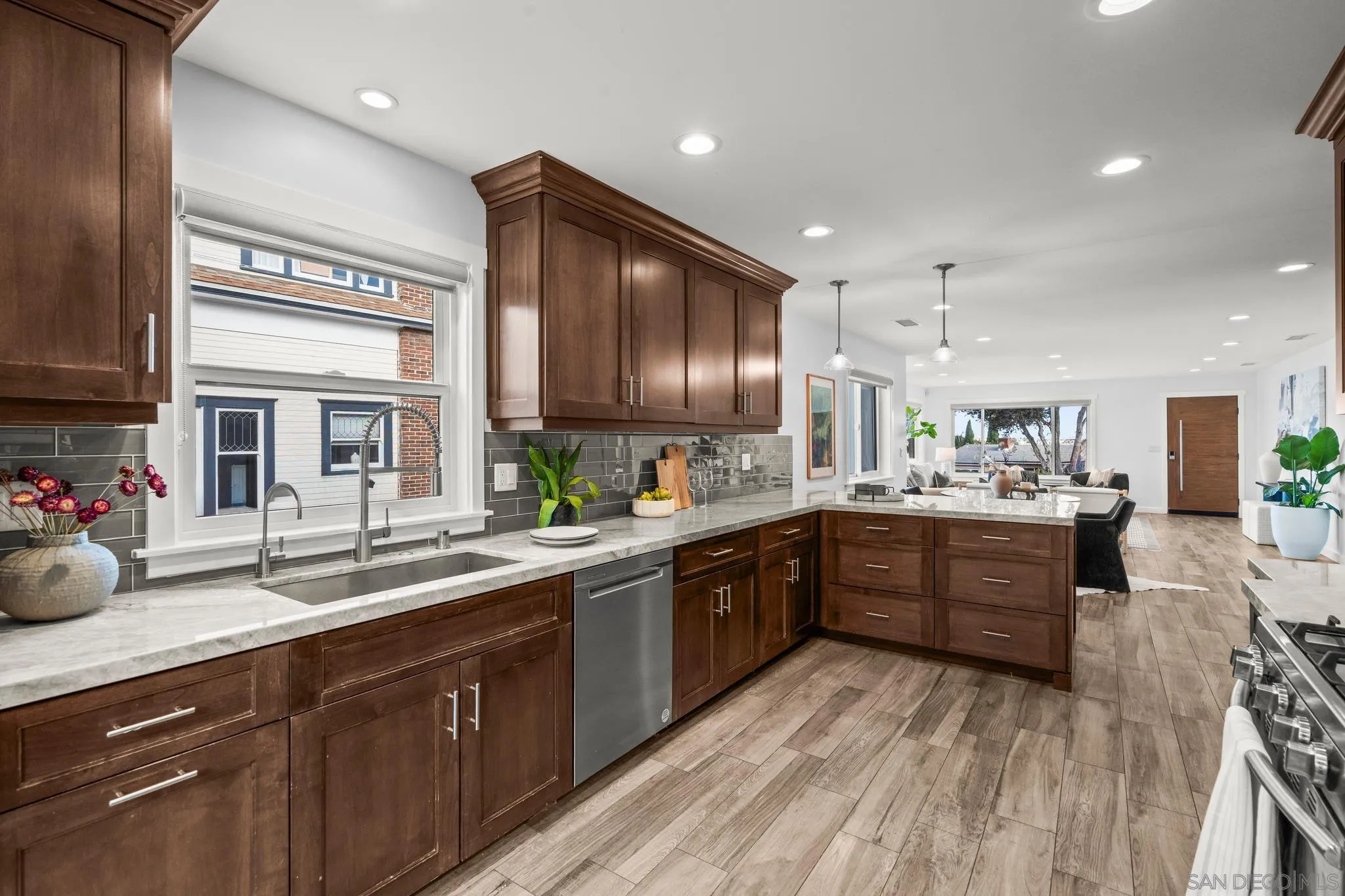 https://cdn.realtyfeed.com/cdn/127/260023714/d12988f977c8faf8708528375437ae0c.webp