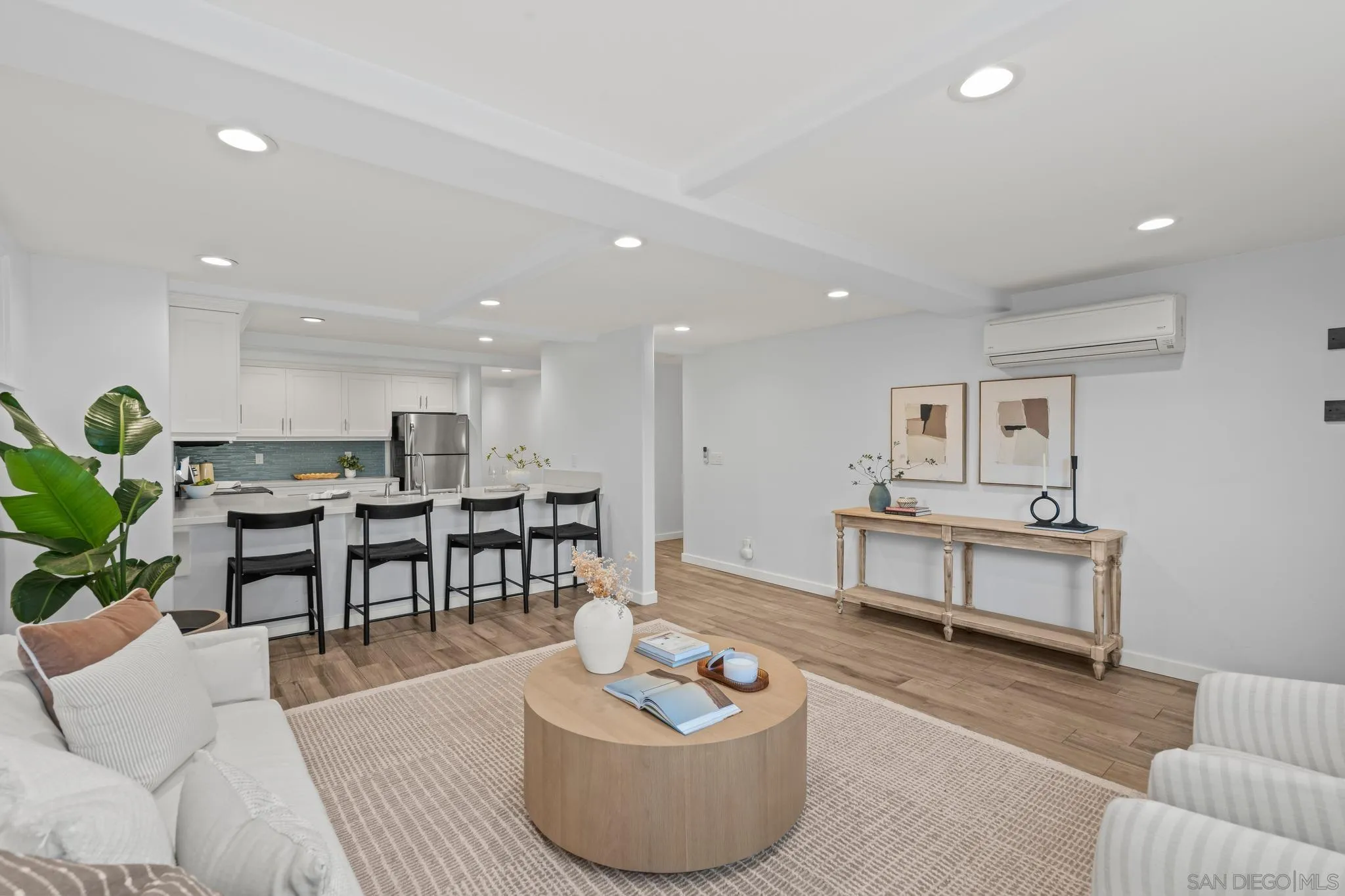 https://cdn.realtyfeed.com/cdn/127/260023714/e1175c4eb71a2f20206990cb25f25ce5.webp
