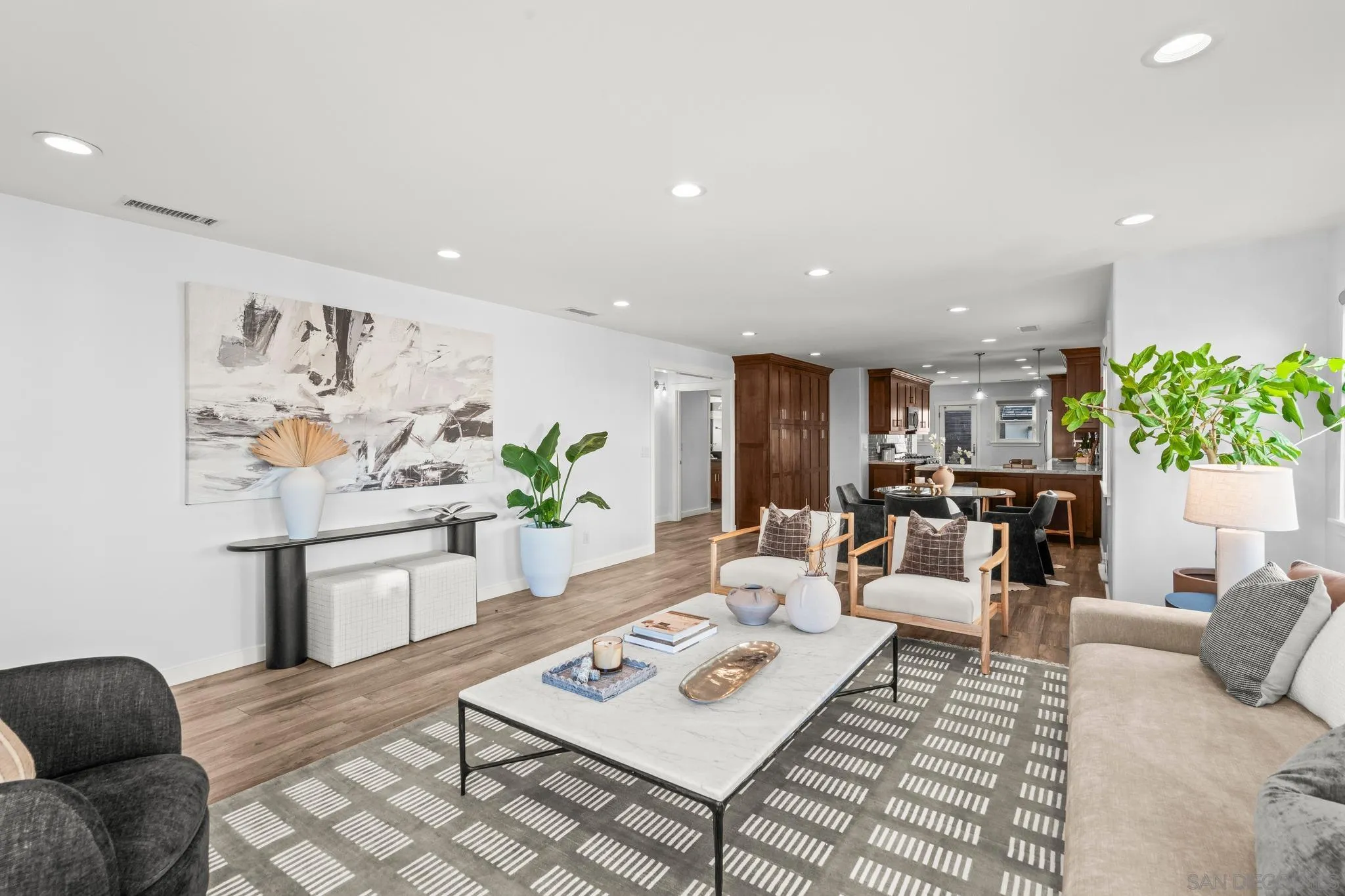 https://cdn.realtyfeed.com/cdn/127/260023714/fbe17594ca21bc90a29a4f799b240a6e.webp