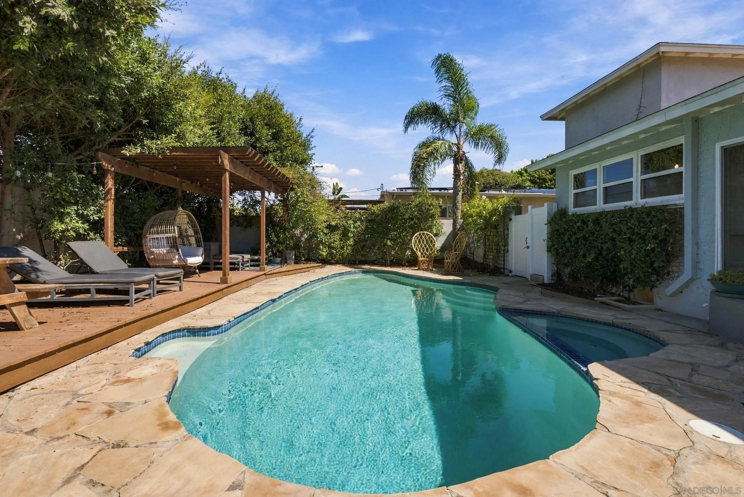 https://cdn.realtyfeed.com/cdn/127/260023716/2f6d3488e63953f4dc452b4b4dfa7ee1.webp