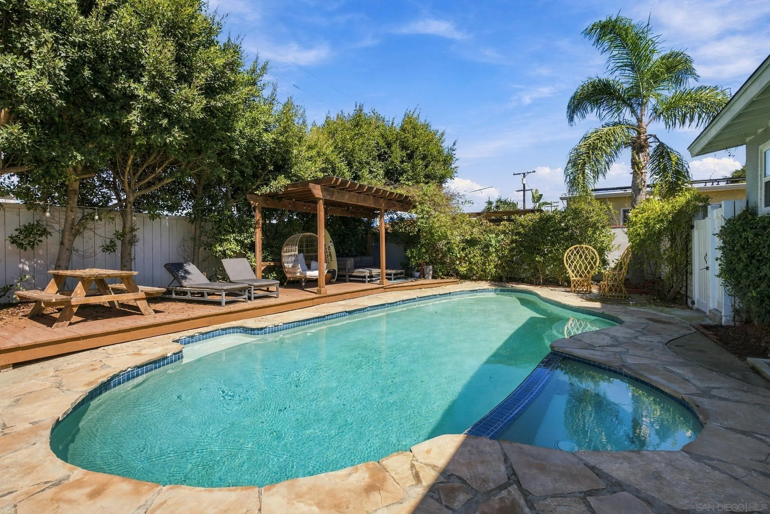 https://cdn.realtyfeed.com/cdn/127/260023716/5c73e25e69a3157b5e1aa27a59a86670.webp