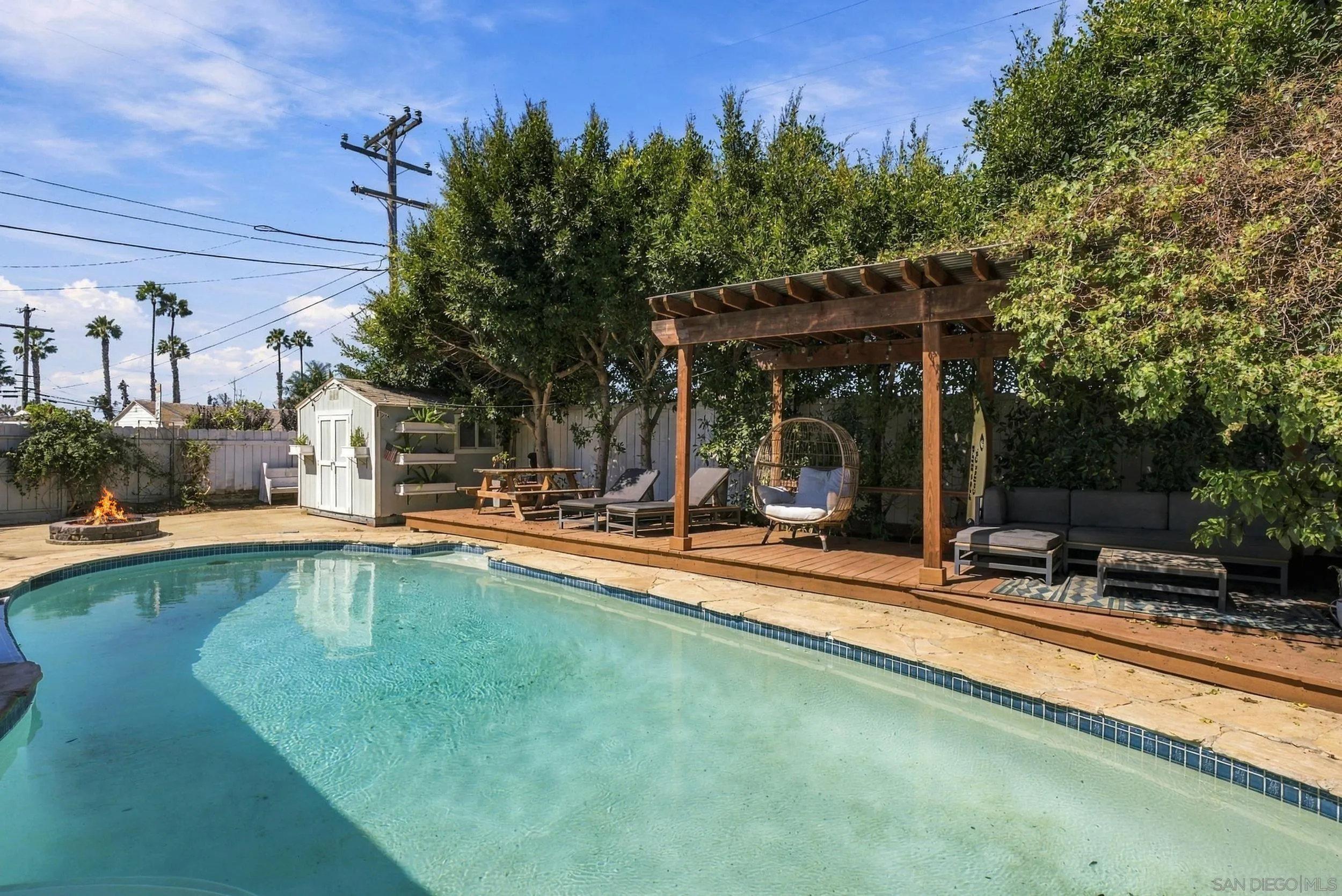 https://cdn.realtyfeed.com/cdn/127/260023716/640490086e6868349aaff95ee80e61d0.webp