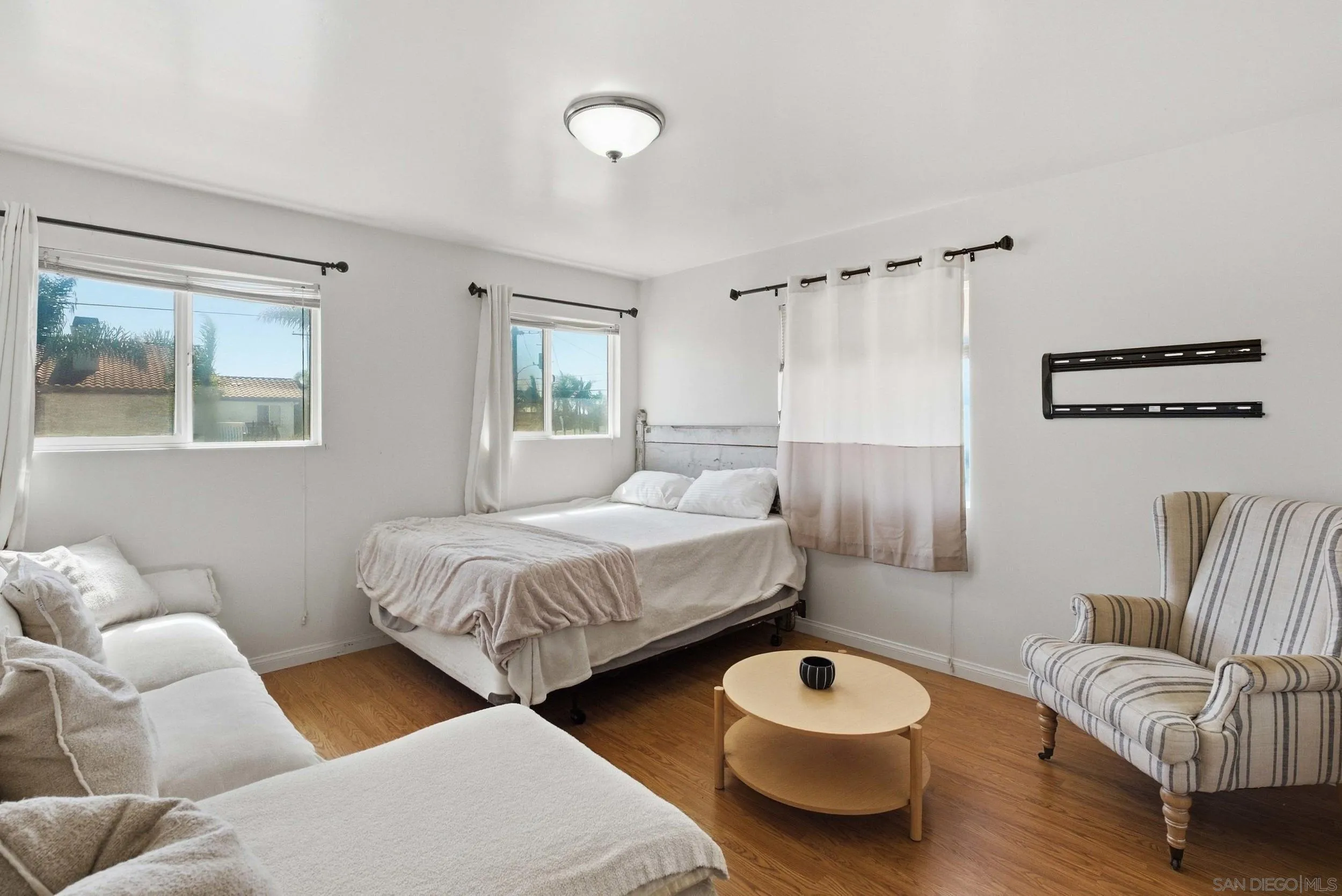 https://cdn.realtyfeed.com/cdn/127/260023716/cb1baa9d5d9fd4bbbb5c54890eae0aa8.webp