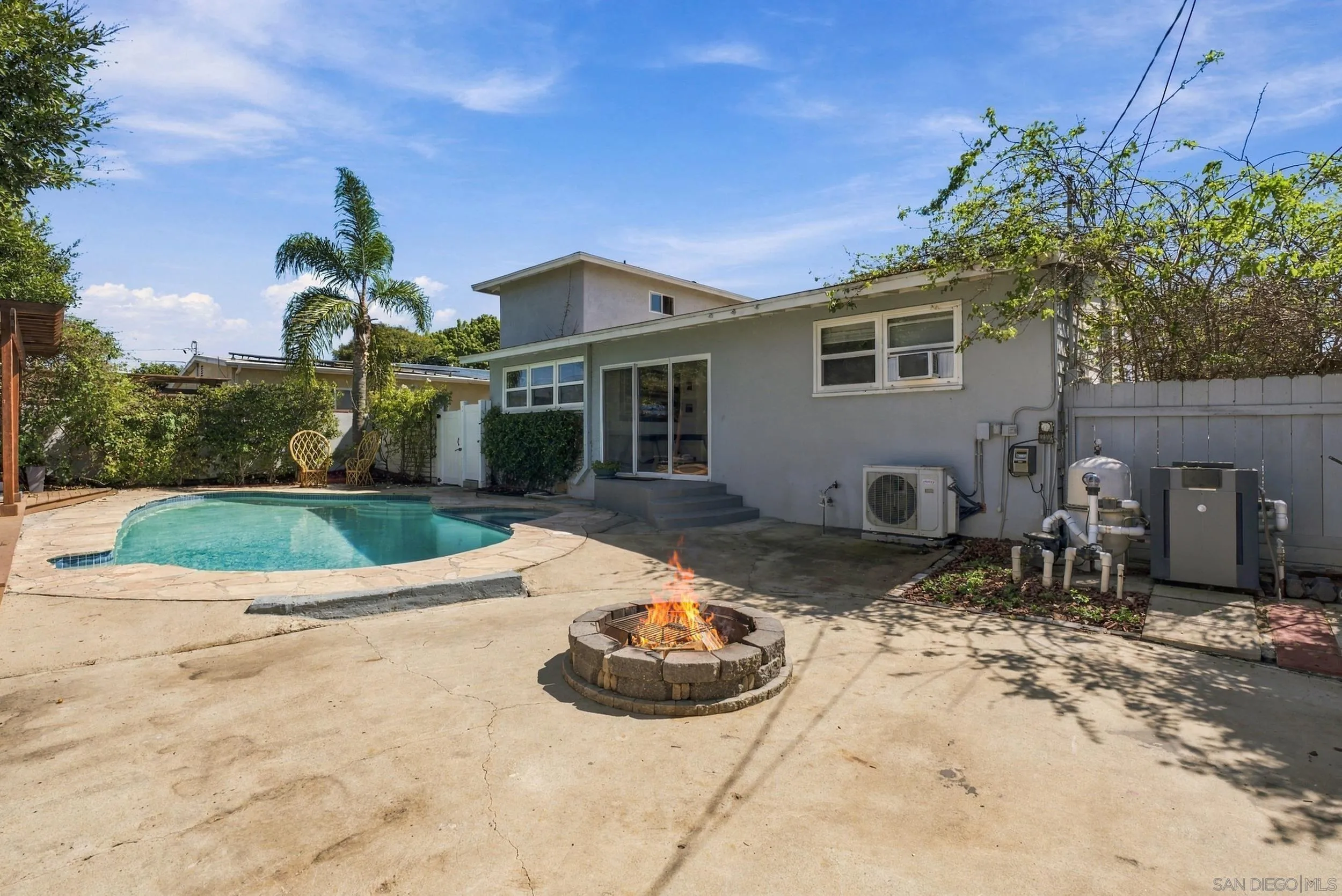 https://cdn.realtyfeed.com/cdn/127/260023716/de0e271e48a4134e9cbf1ed54b2bd734.webp