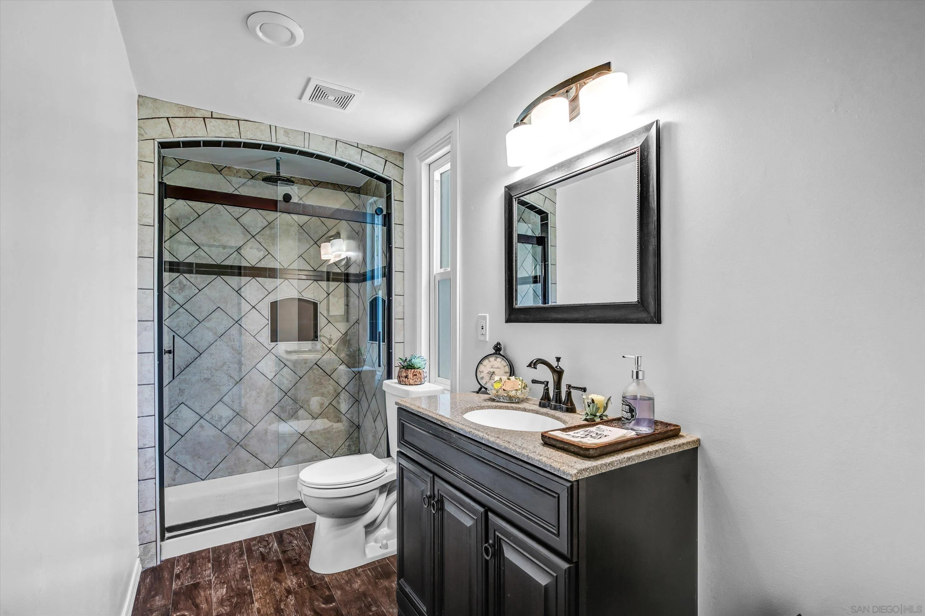 https://cdn.realtyfeed.com/cdn/127/260023717/3cc6074e5b0810906838b529b5ebffd9.webp