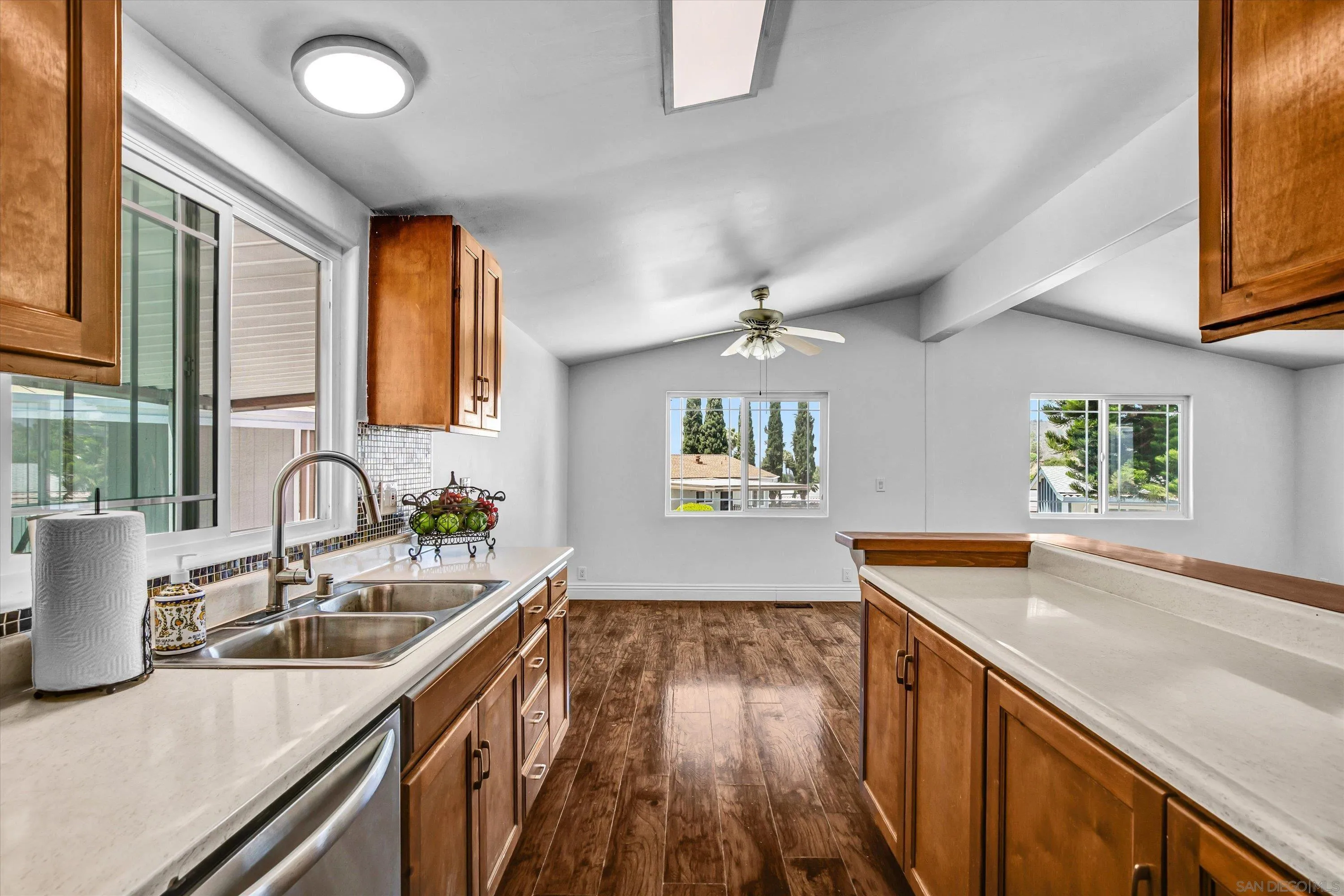 https://cdn.realtyfeed.com/cdn/127/260023717/529b4d541ba5c543570d3f37b6e177d3.webp