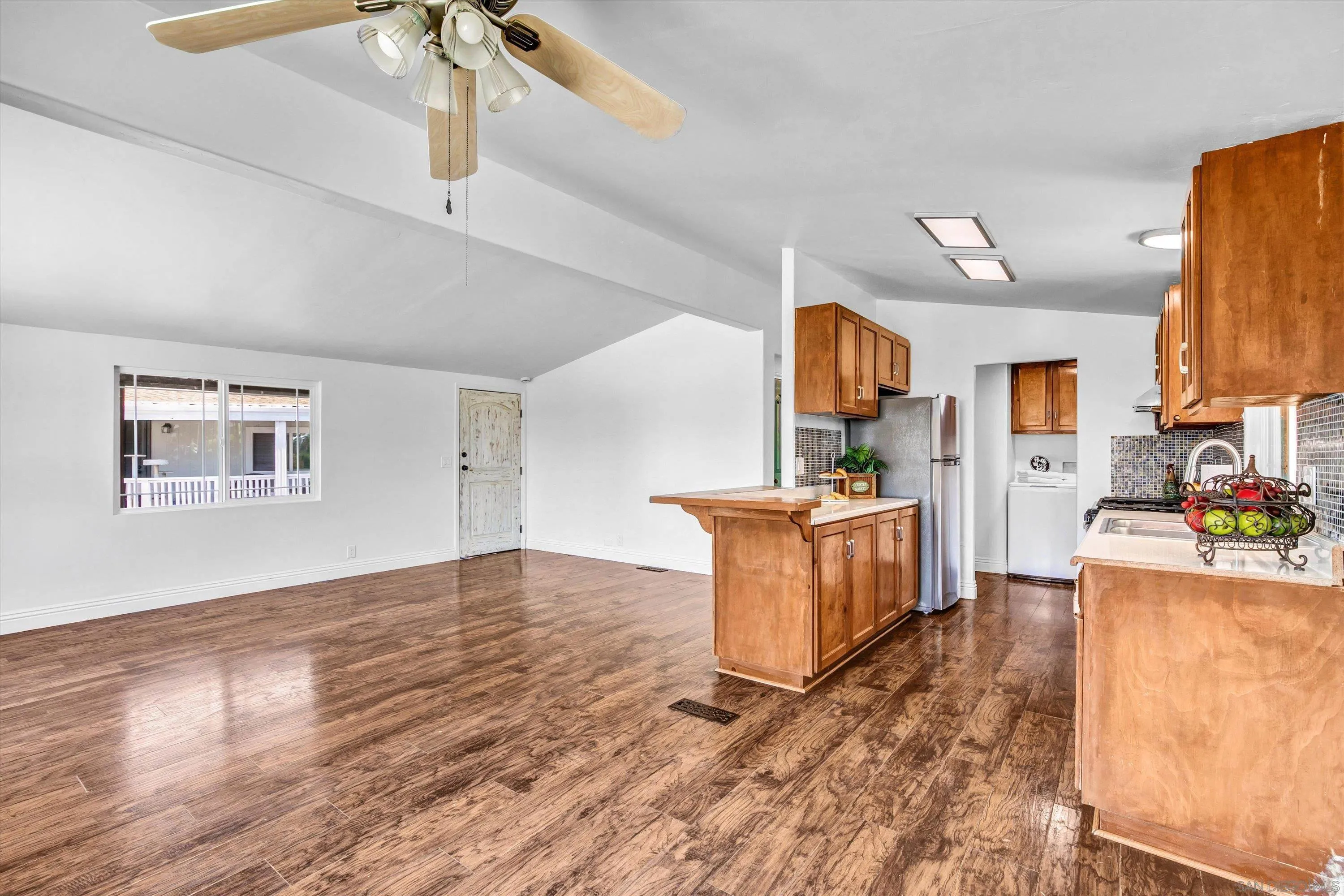 https://cdn.realtyfeed.com/cdn/127/260023717/536177412a1cc795133b62bca75f8e52.webp