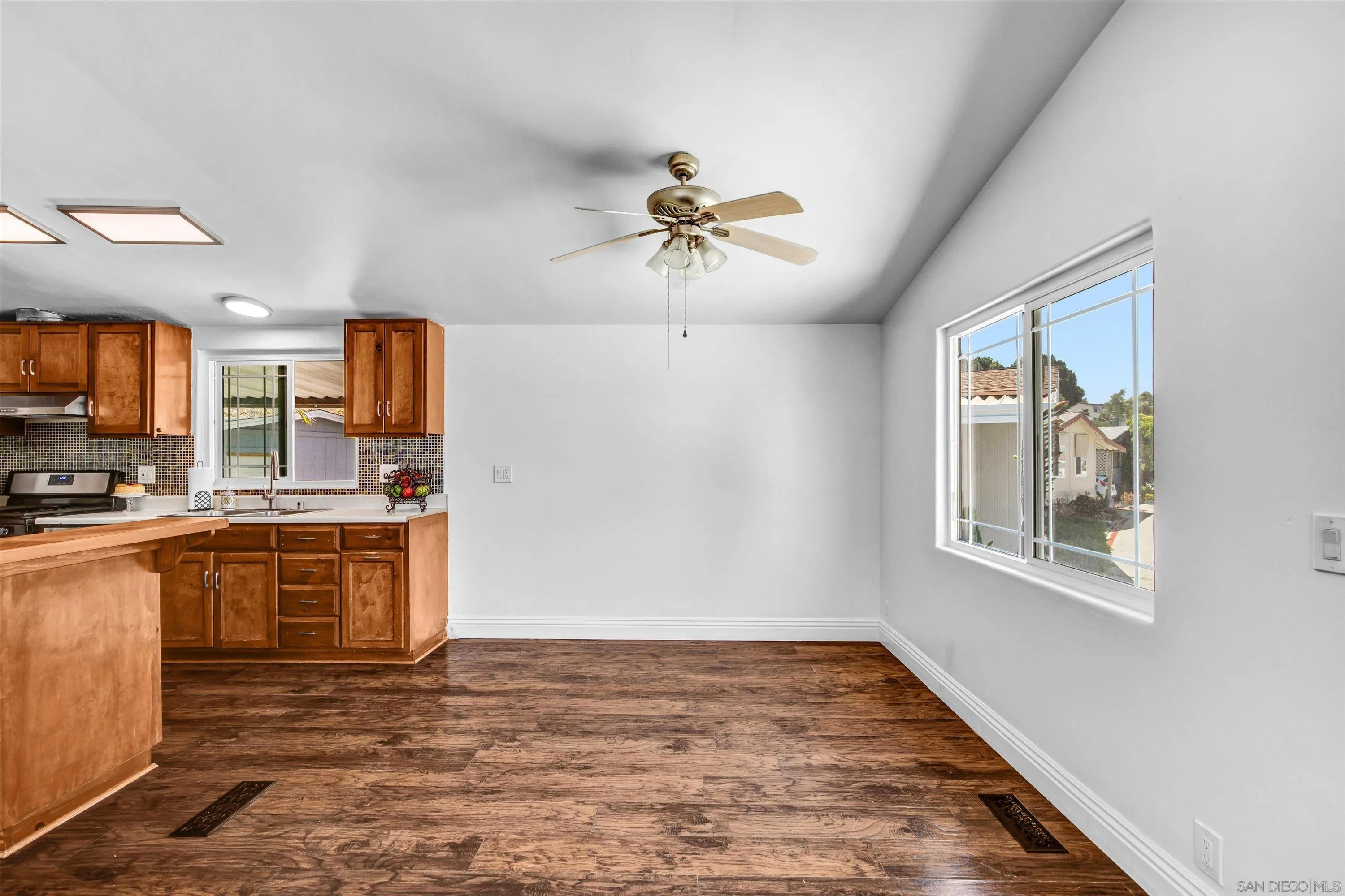 https://cdn.realtyfeed.com/cdn/127/260023717/55b0b32487d8a29db65080f34344d0a9.webp