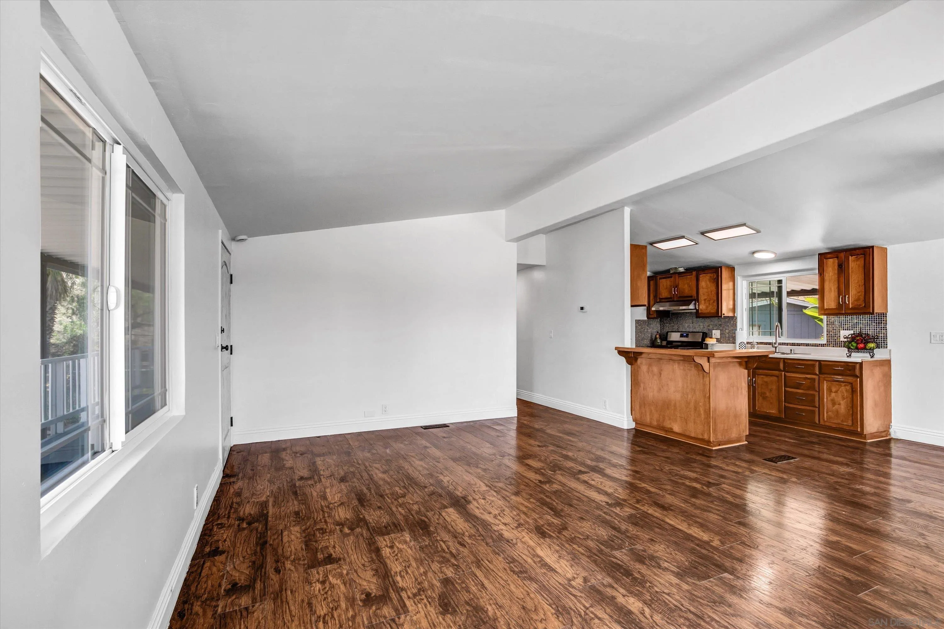 https://cdn.realtyfeed.com/cdn/127/260023717/6f8ad8e0c69c1a1328fec6524a181bc2.webp