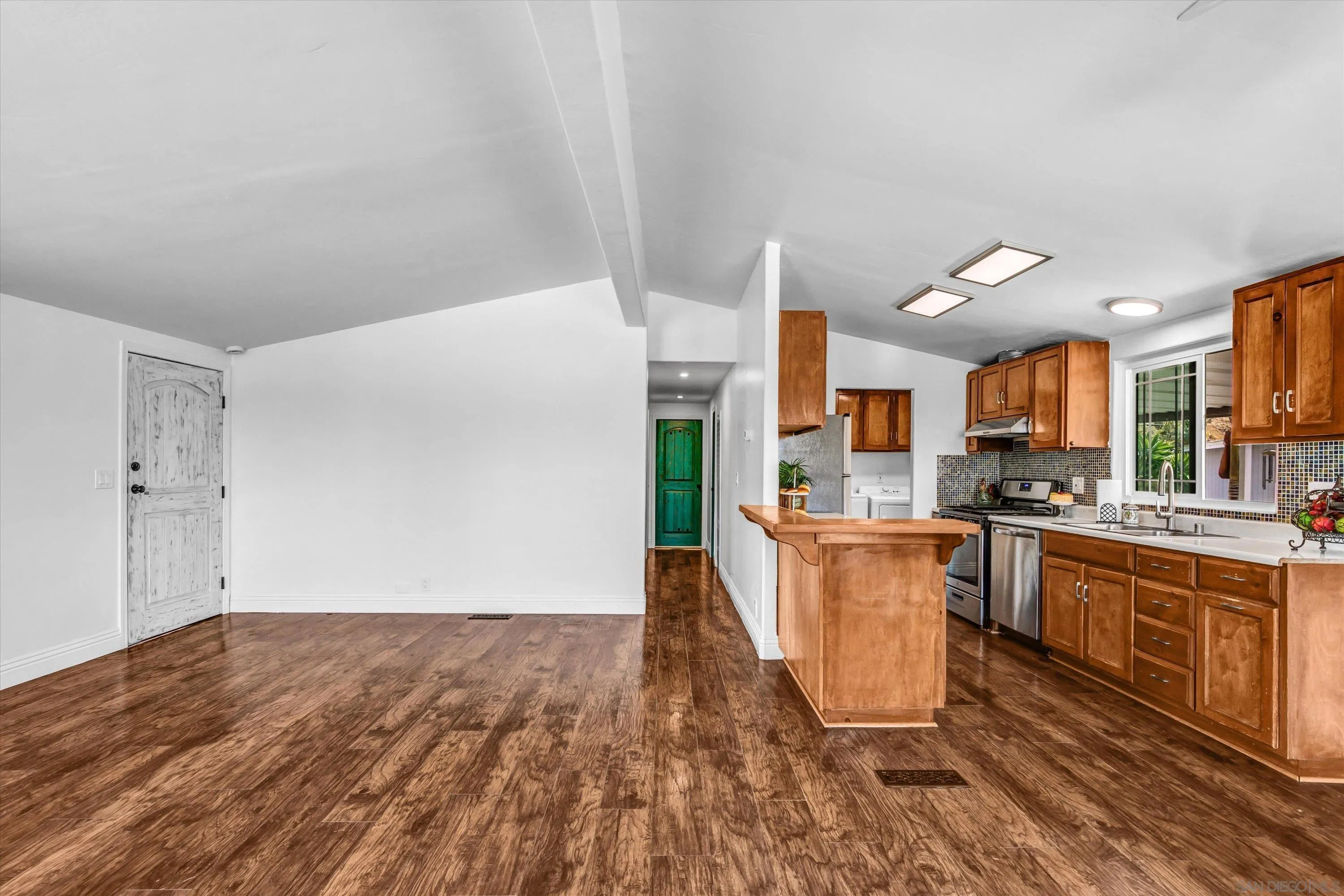 https://cdn.realtyfeed.com/cdn/127/260023717/ba805508b70ac9bb60f8cb4bb91680bf.webp