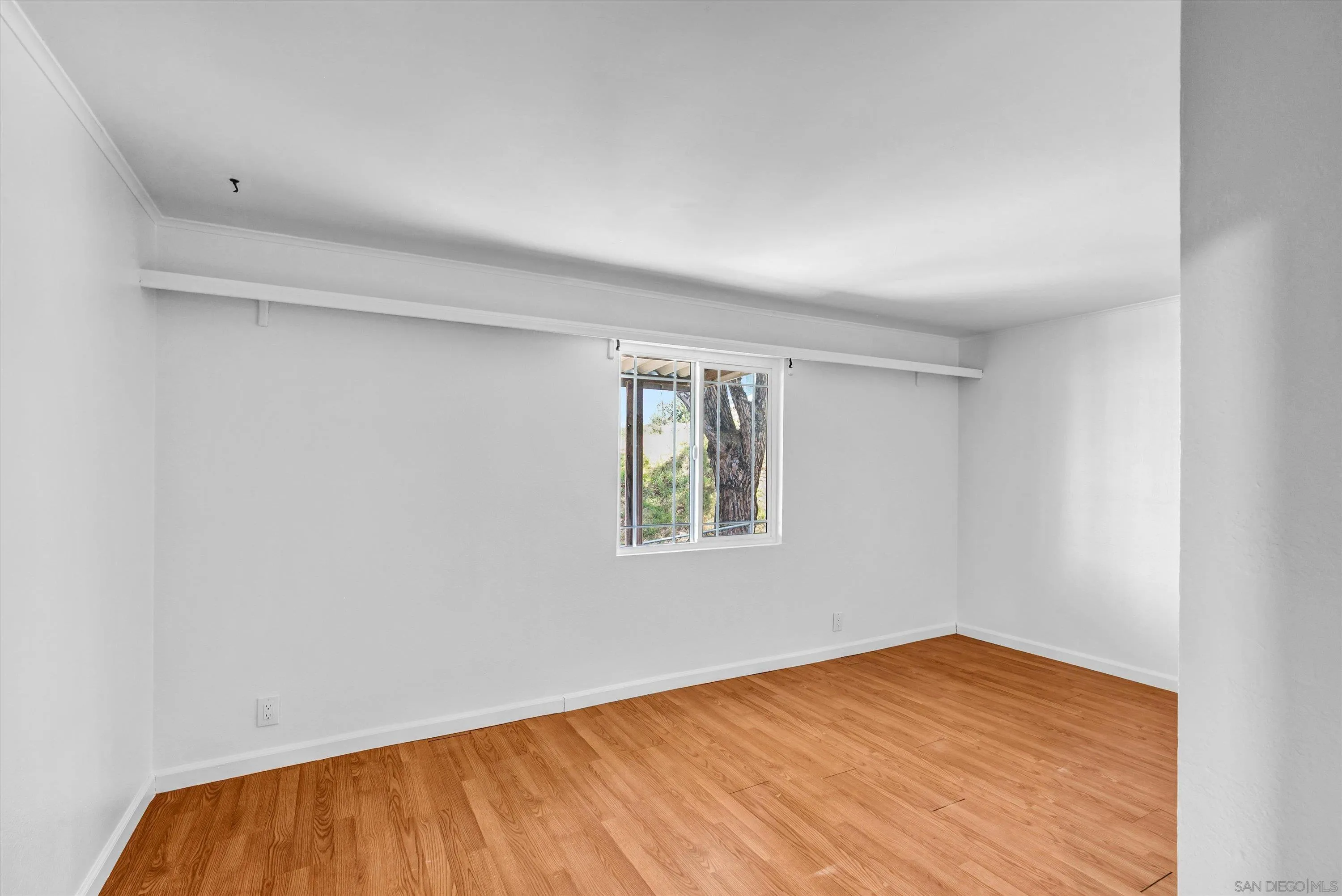 https://cdn.realtyfeed.com/cdn/127/260023717/eec52a9358ebe7a9946a8818a838e651.webp