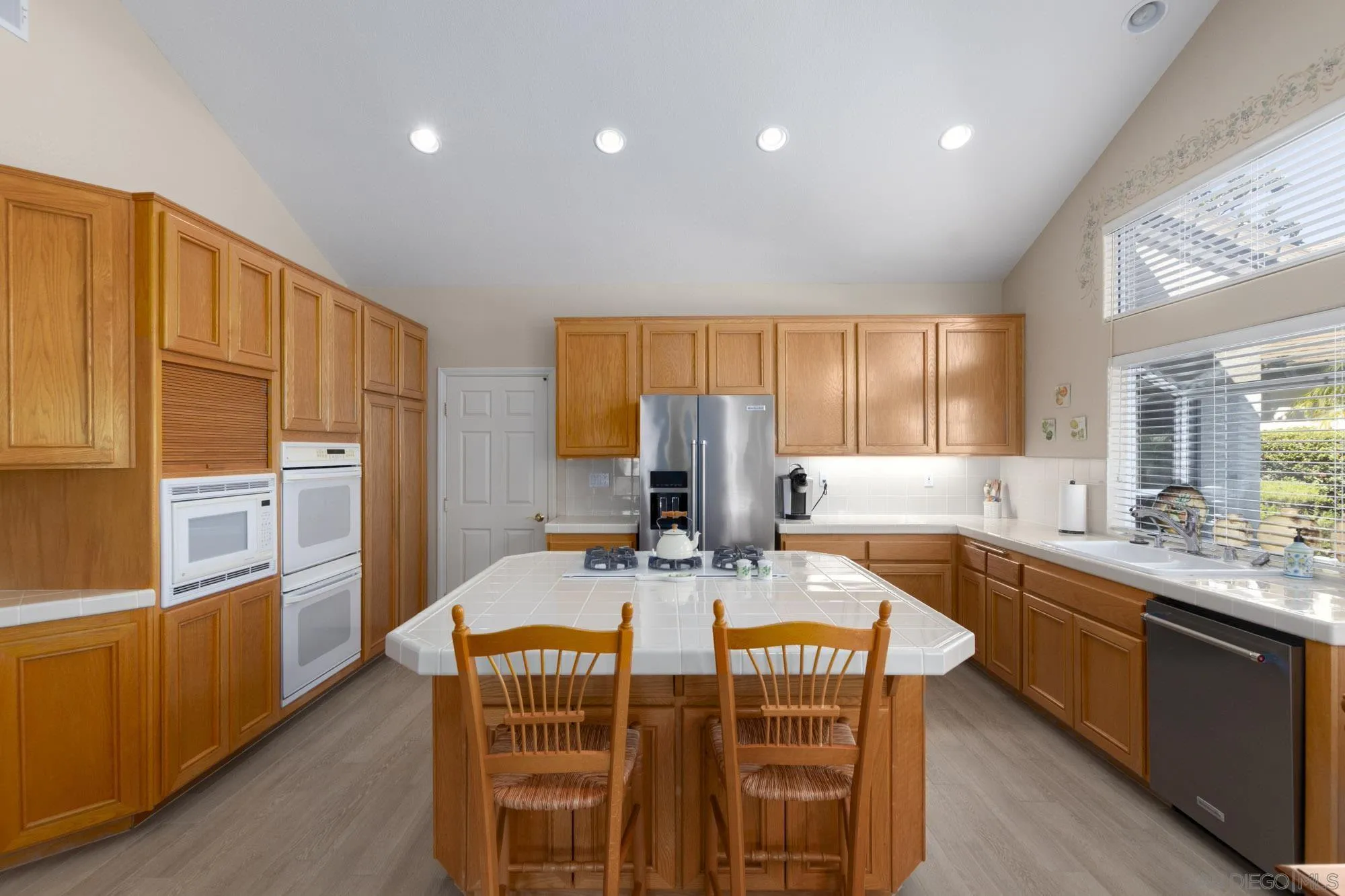 https://cdn.realtyfeed.com/cdn/127/260023721/2d6f018f21c525d0cf28fb062cfe12c7.webp