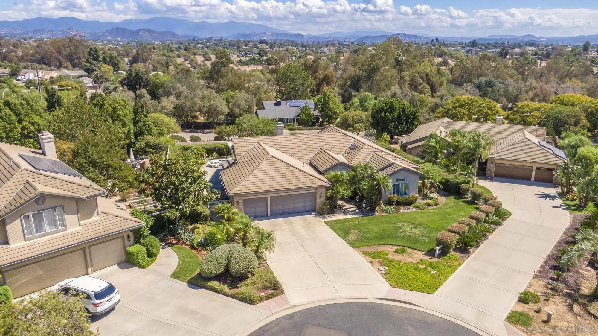 https://cdn.realtyfeed.com/cdn/127/260023721/3ab79edce68028952446d31fec21a404.webp