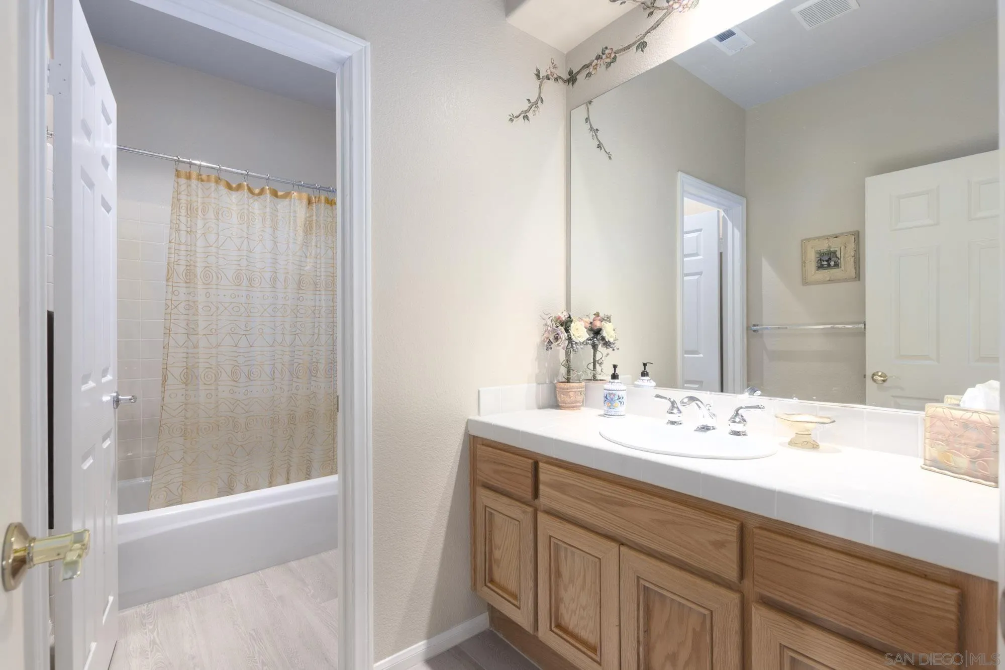 https://cdn.realtyfeed.com/cdn/127/260023721/41d9efa4b1e761aea1627a04dc330571.webp