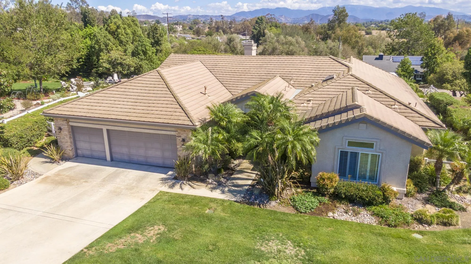 https://cdn.realtyfeed.com/cdn/127/260023721/84acb55bd1d82b9239a09558a96a281d.webp