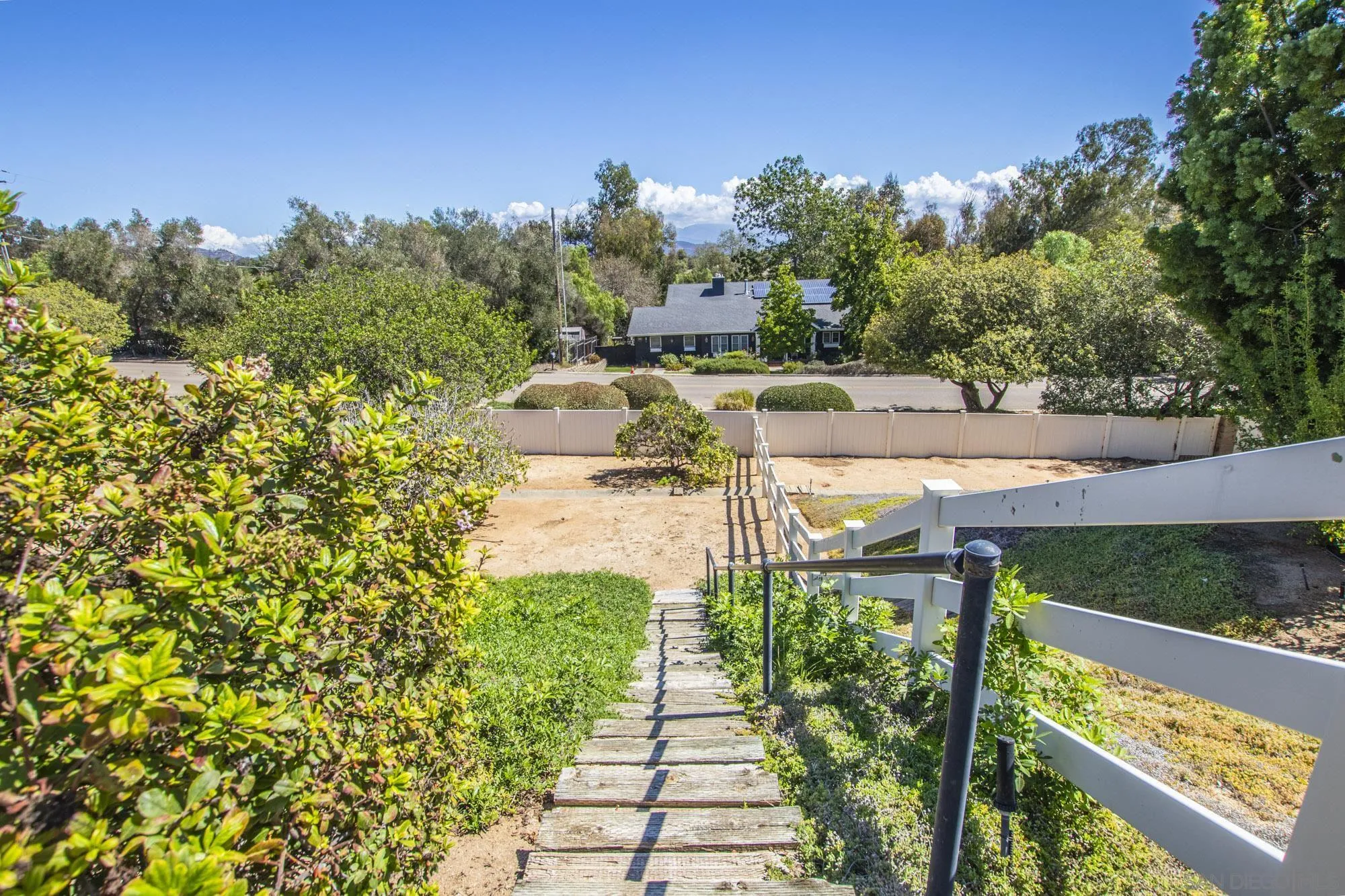 https://cdn.realtyfeed.com/cdn/127/260023721/9c0396e11bbd0b2c2b742633c7e5c62f.webp