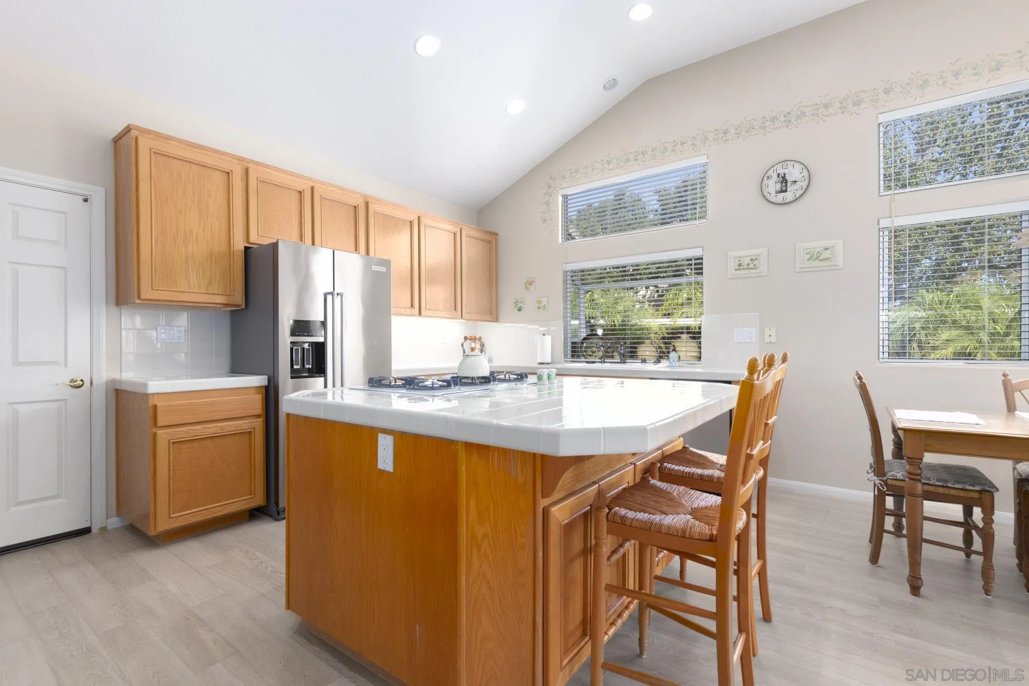 https://cdn.realtyfeed.com/cdn/127/260023721/b6228e9a28fca2e53af03752f3e13363.webp