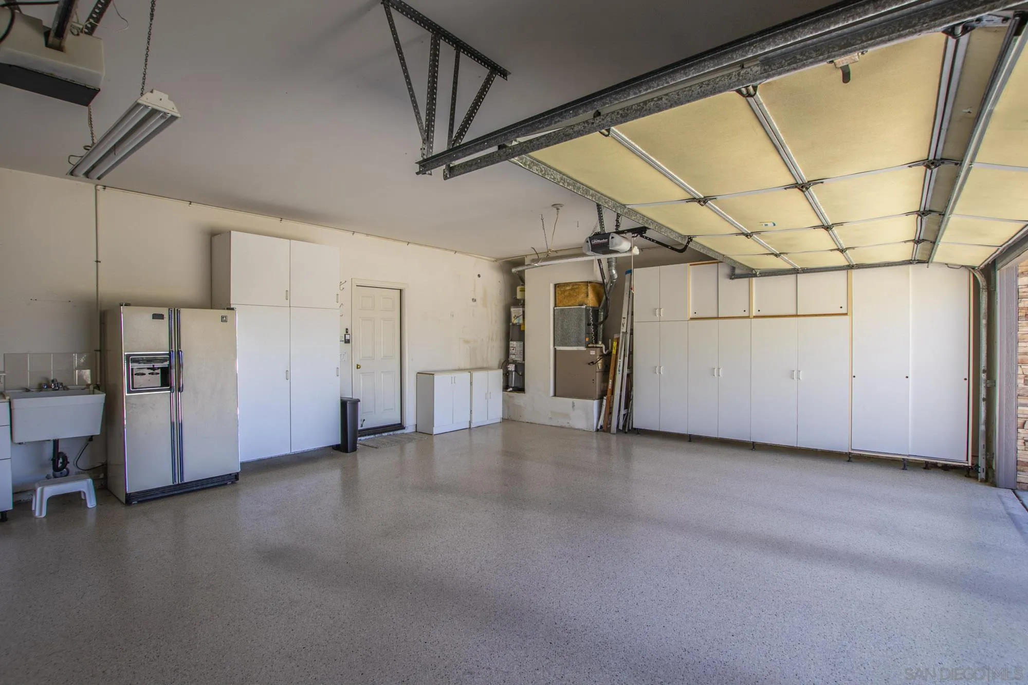 https://cdn.realtyfeed.com/cdn/127/260023721/efe4690da662eba449cfe99acd6facb6.webp