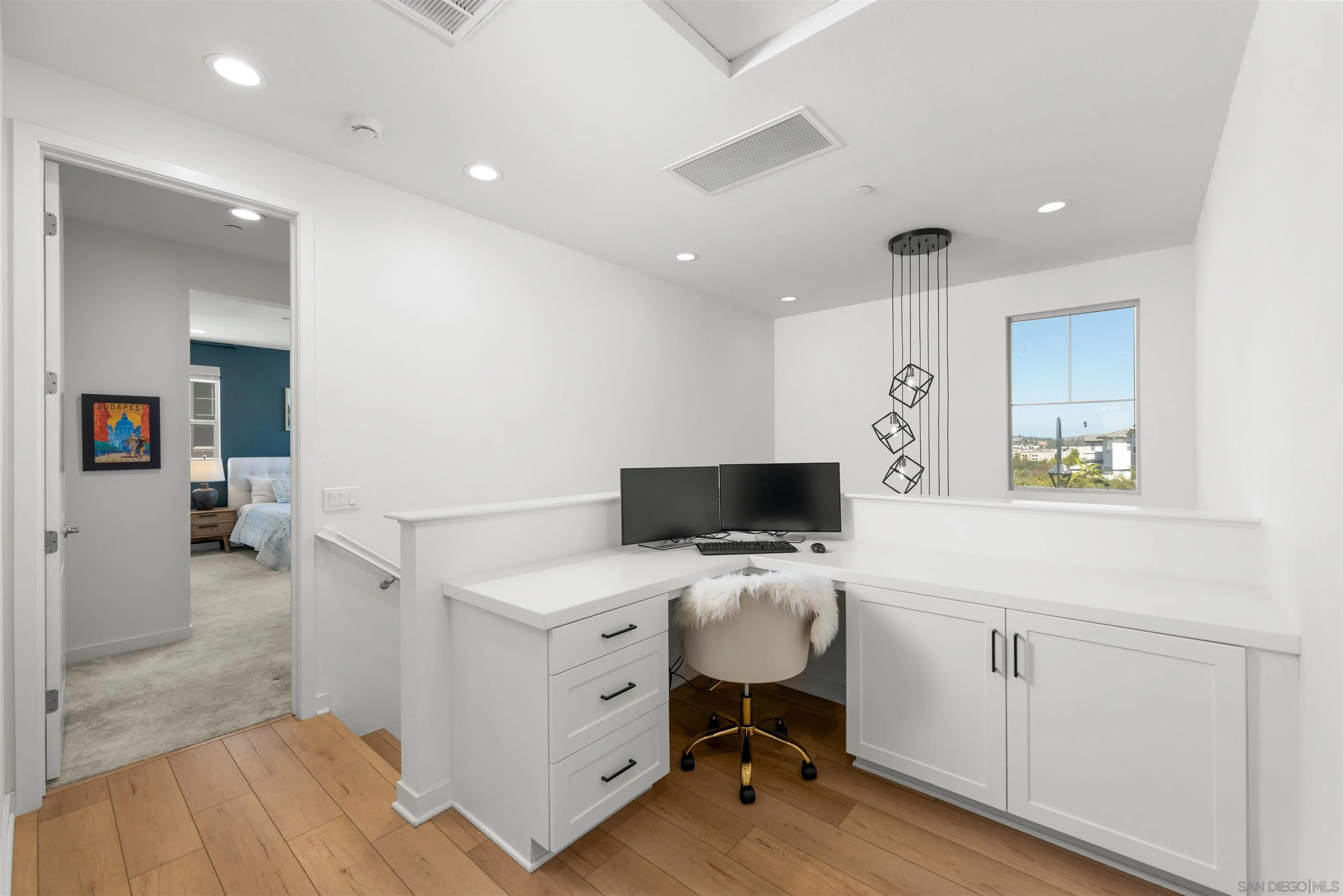 https://cdn.realtyfeed.com/cdn/127/260023722/1be61a2d5005dfaea66c8414d9433f61.webp