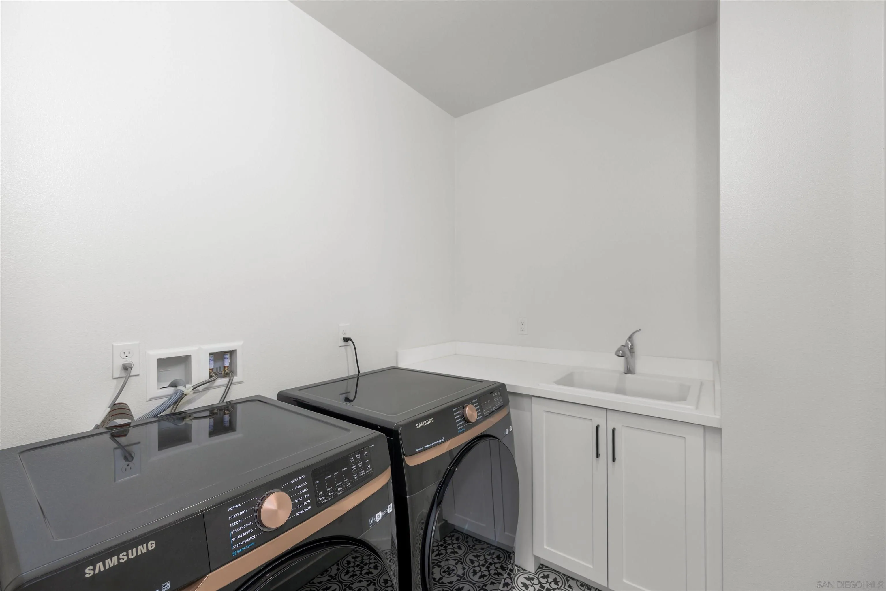 https://cdn.realtyfeed.com/cdn/127/260023722/2315b377053f8efc242380e3eee9e694.webp