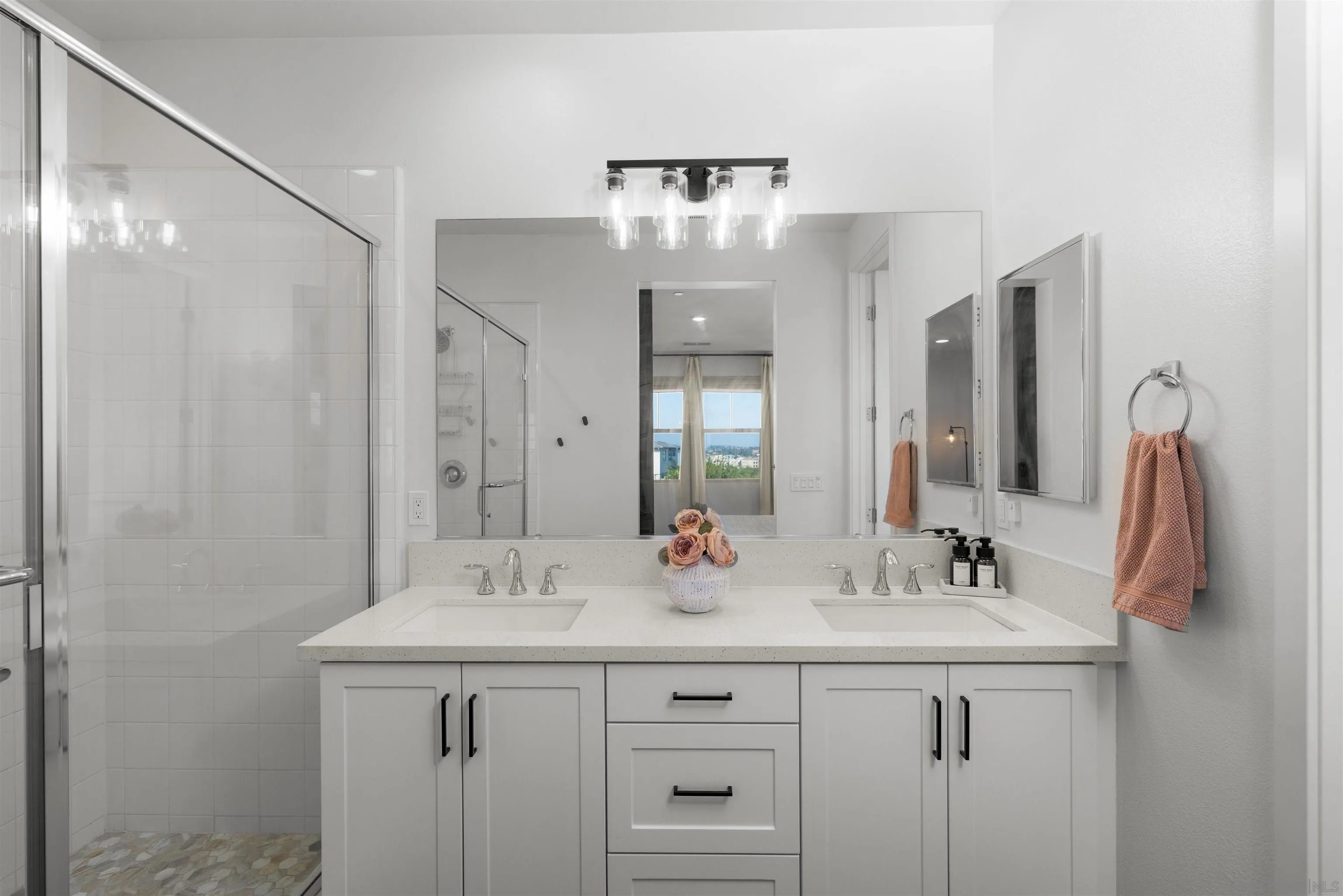https://cdn.realtyfeed.com/cdn/127/260023722/4ecd0c4c9dc8b0dd11efc06e656b61c7.webp