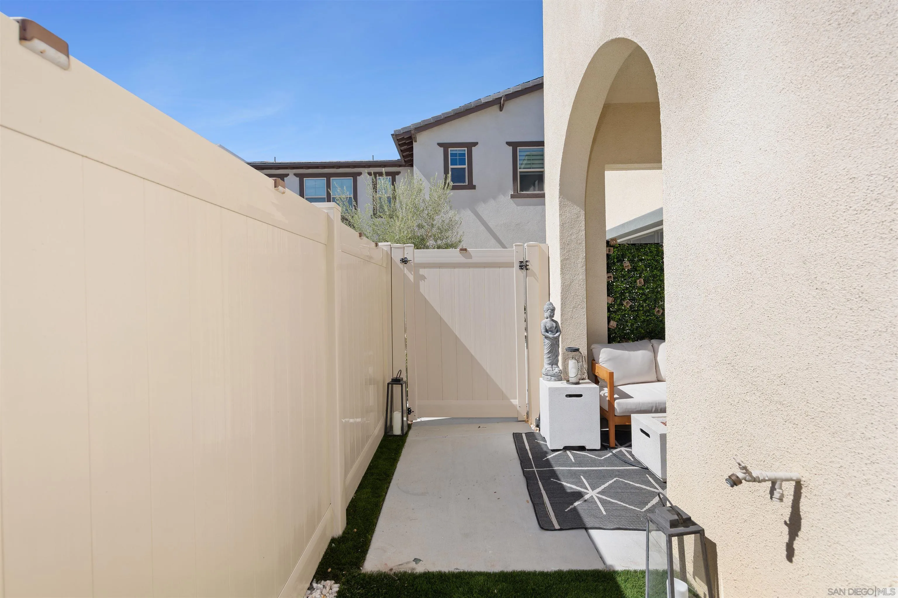 https://cdn.realtyfeed.com/cdn/127/260023722/8c0d610afc96cacc4fd1773bbee13c0f.webp