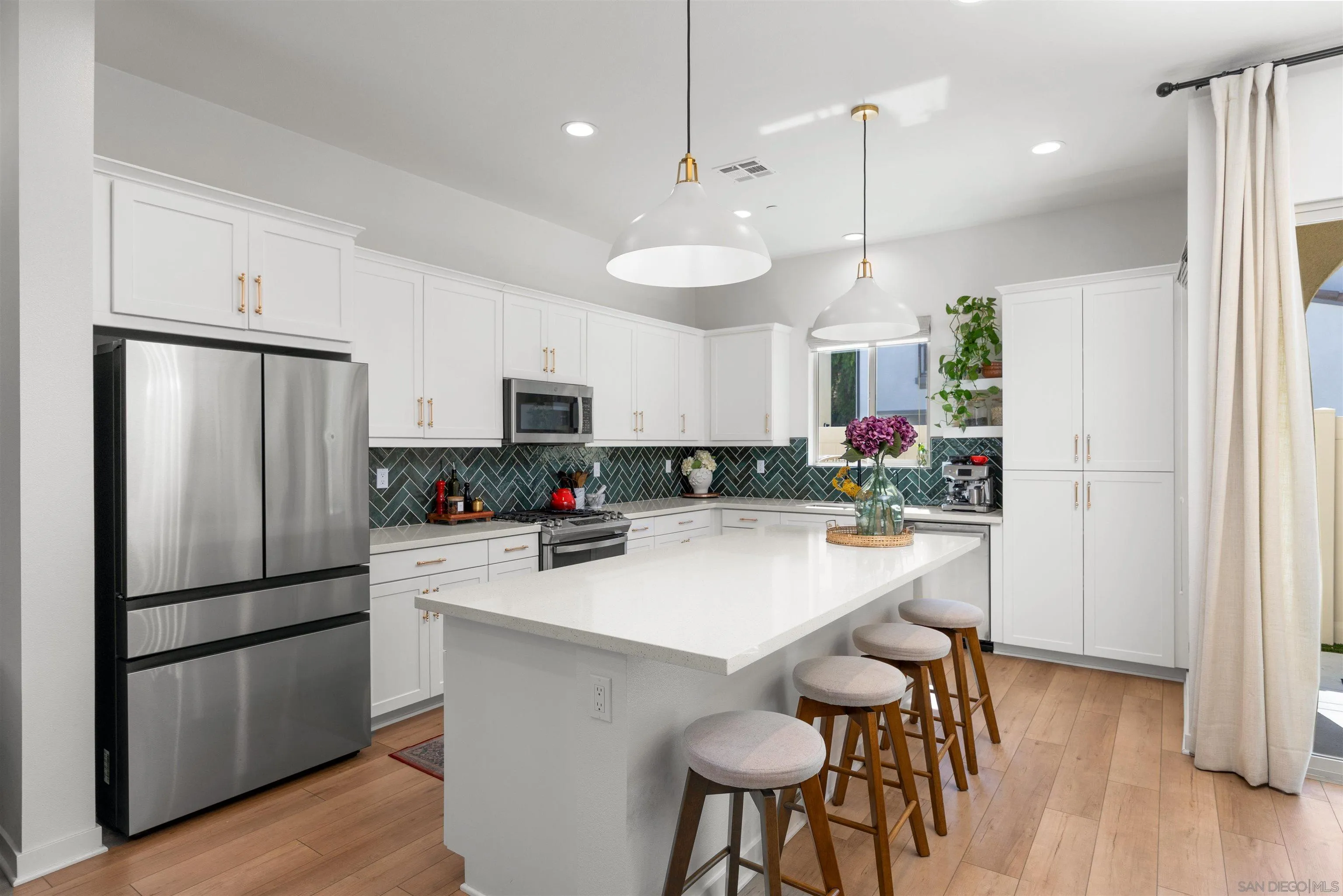 https://cdn.realtyfeed.com/cdn/127/260023722/b7f407c708ee61558820337d499780e8.webp