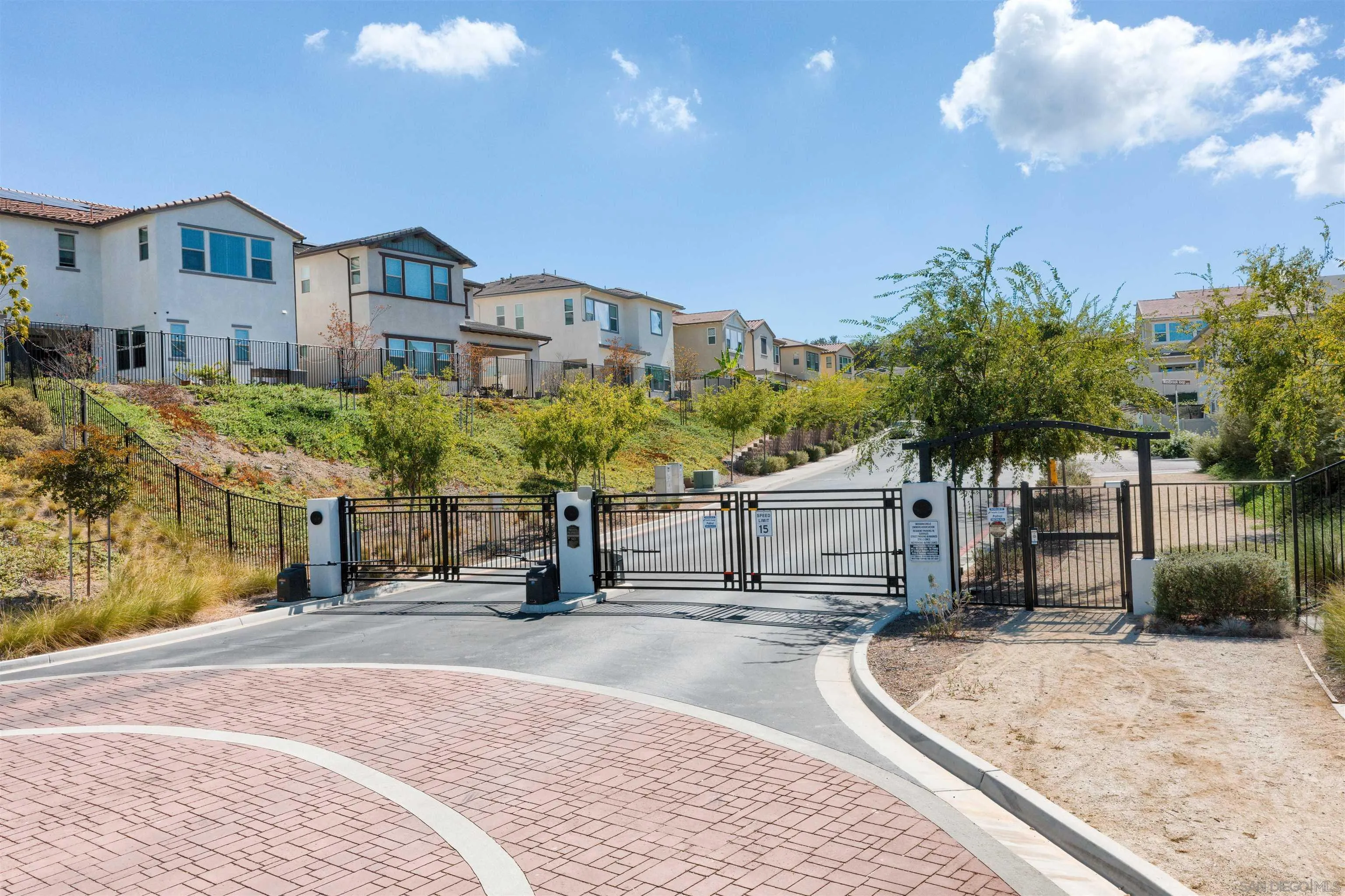 https://cdn.realtyfeed.com/cdn/127/260023722/de7a99b58a93c1d174ce7c50b16d4fa6.webp