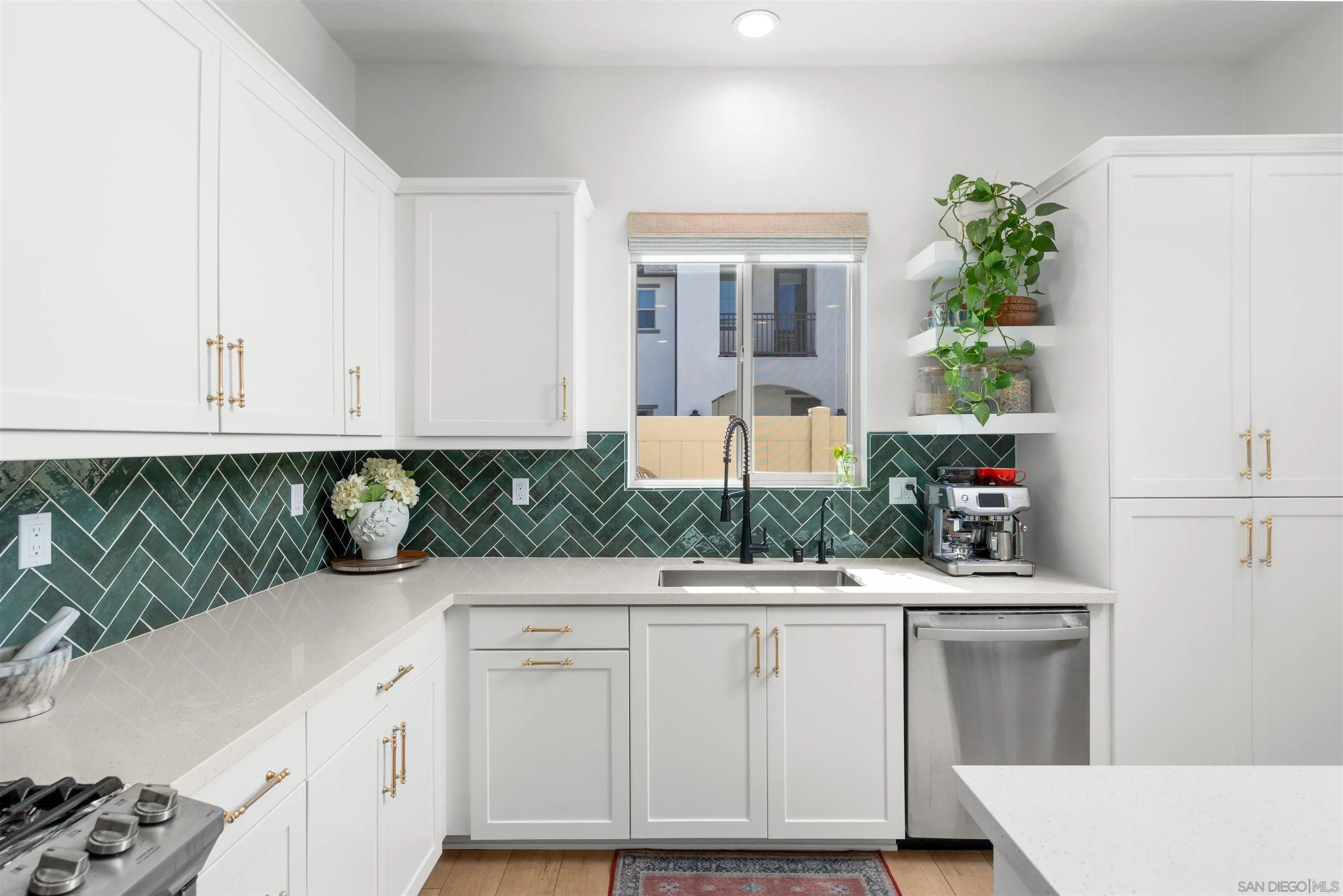 https://cdn.realtyfeed.com/cdn/127/260023722/f2fb607b6664ff8ac9a8274045f2bddd.webp