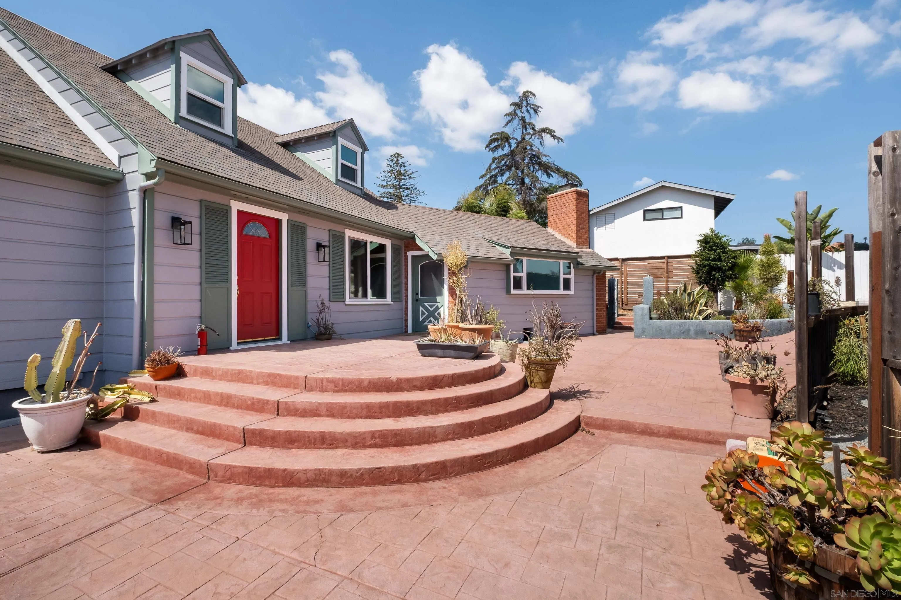https://cdn.realtyfeed.com/cdn/127/260023725/8df17cdd35deae971ccb1b54efdad9f4.webp