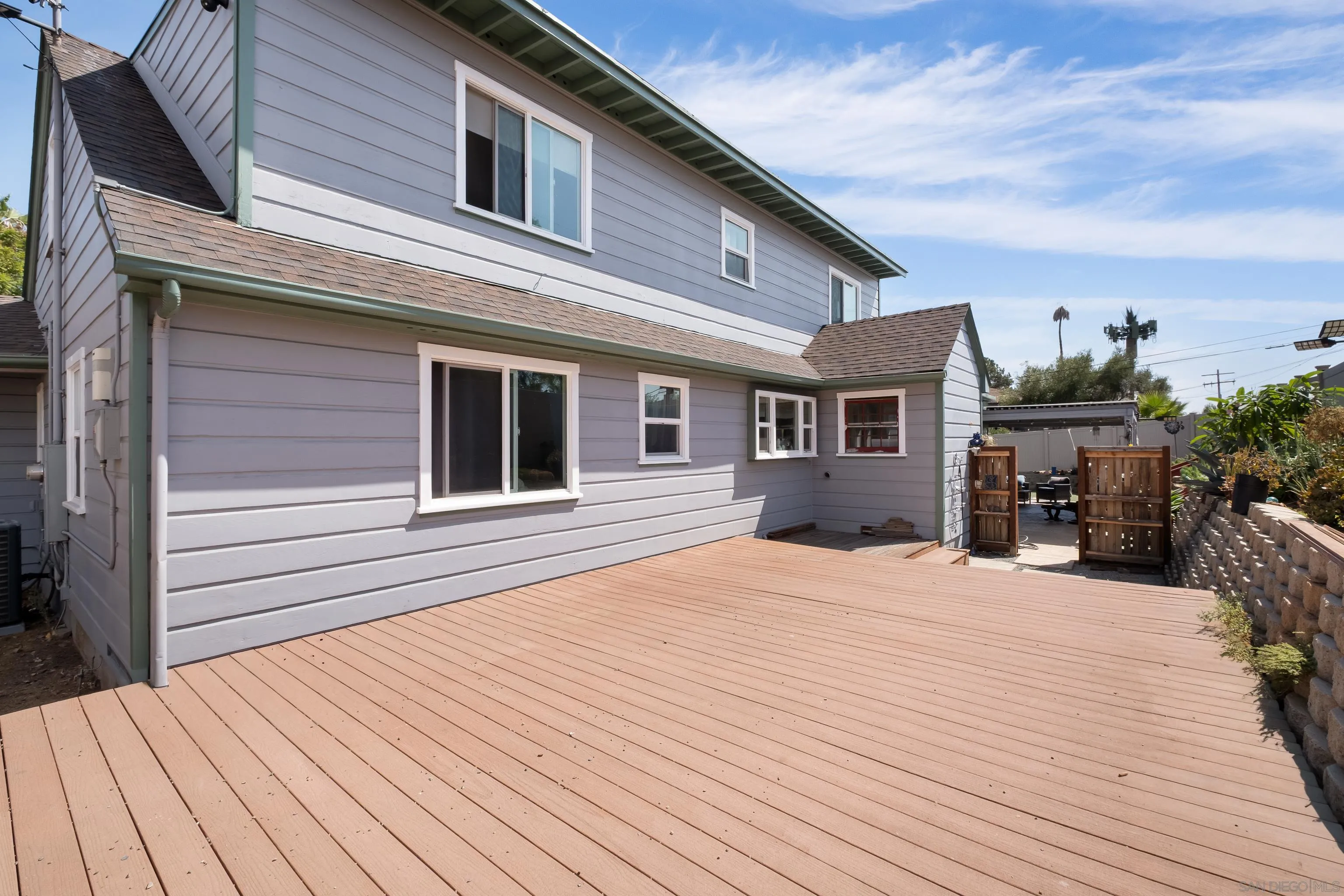 https://cdn.realtyfeed.com/cdn/127/260023725/a1d253193a6ca90eebec0b472b962633.webp