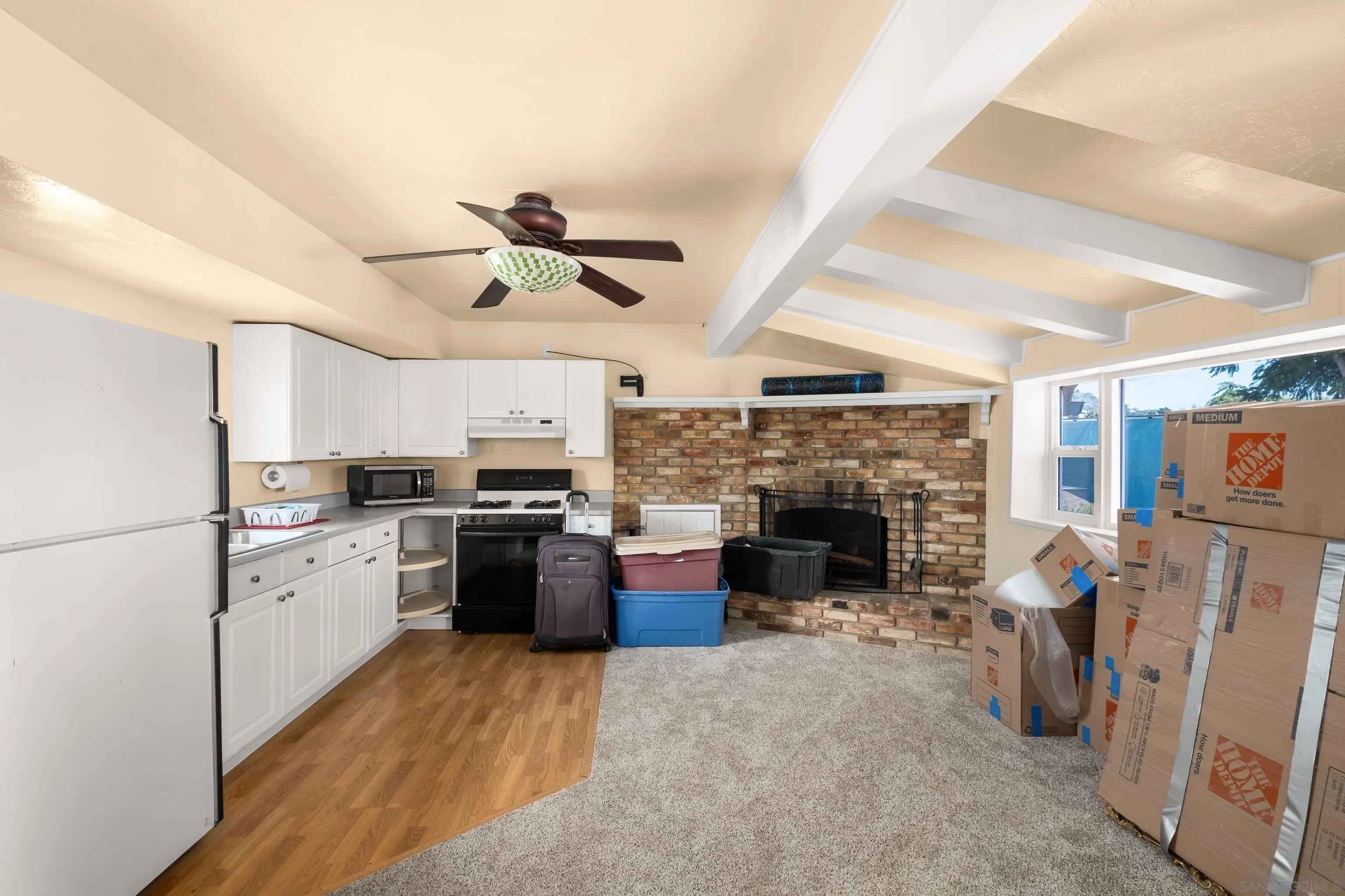 https://cdn.realtyfeed.com/cdn/127/260023725/d294aabf1235f25669253af793f4fa85.webp