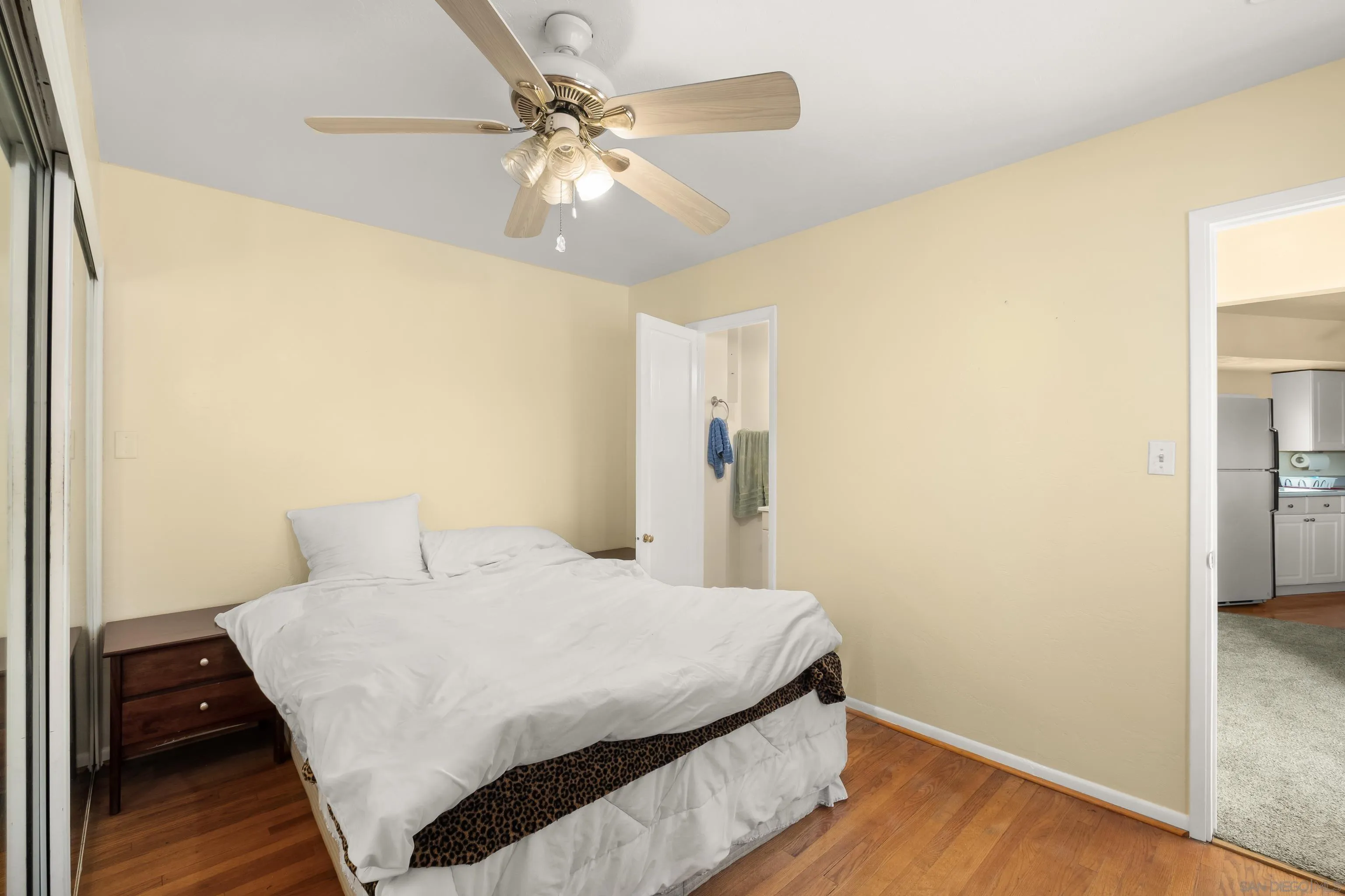 https://cdn.realtyfeed.com/cdn/127/260023725/e9b17d4987a8141c3c329006cb32cdd8.webp
