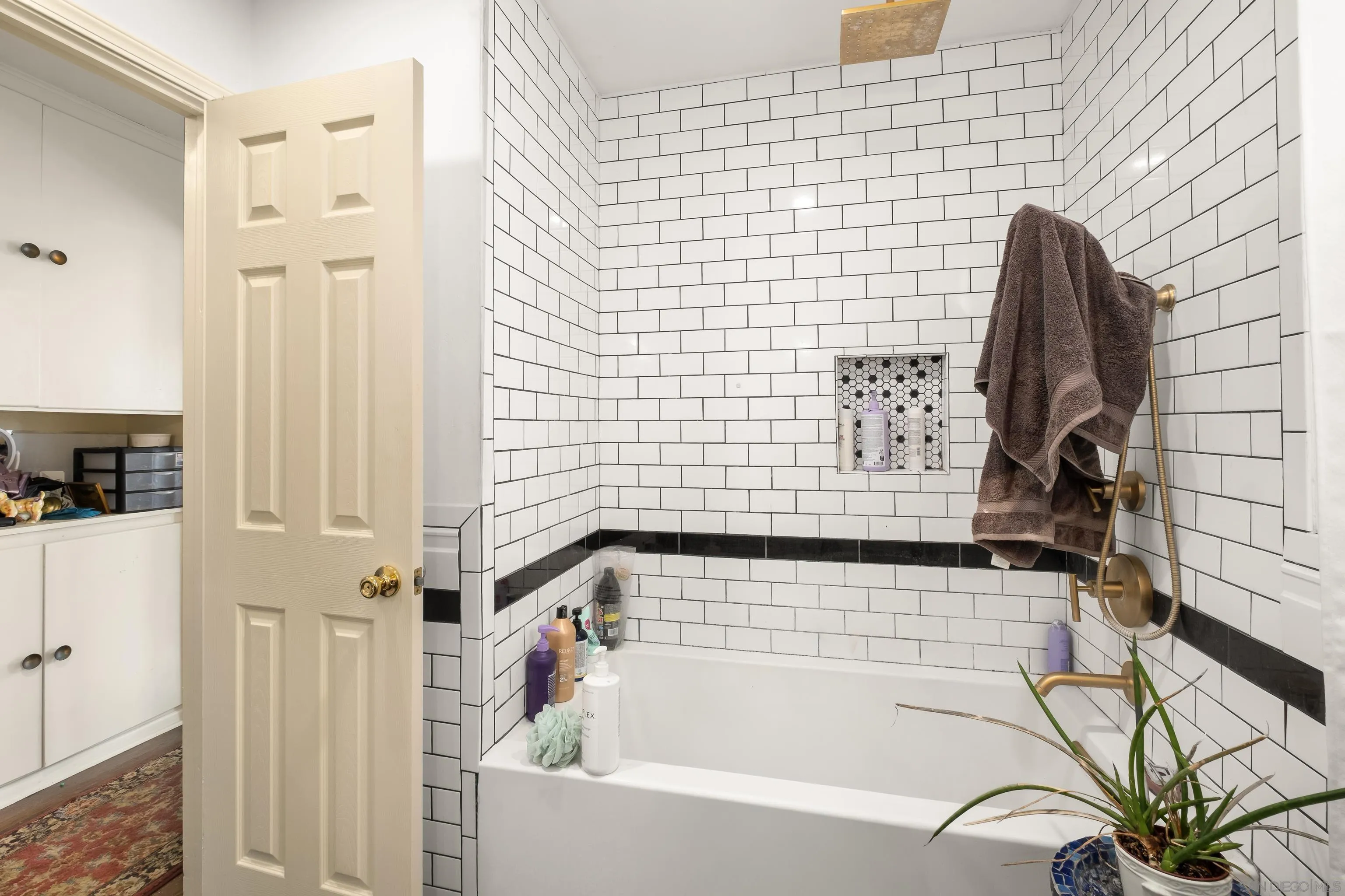https://cdn.realtyfeed.com/cdn/127/260023725/ed8bc5cb5a6b75423a4a8a9fed145f4c.webp