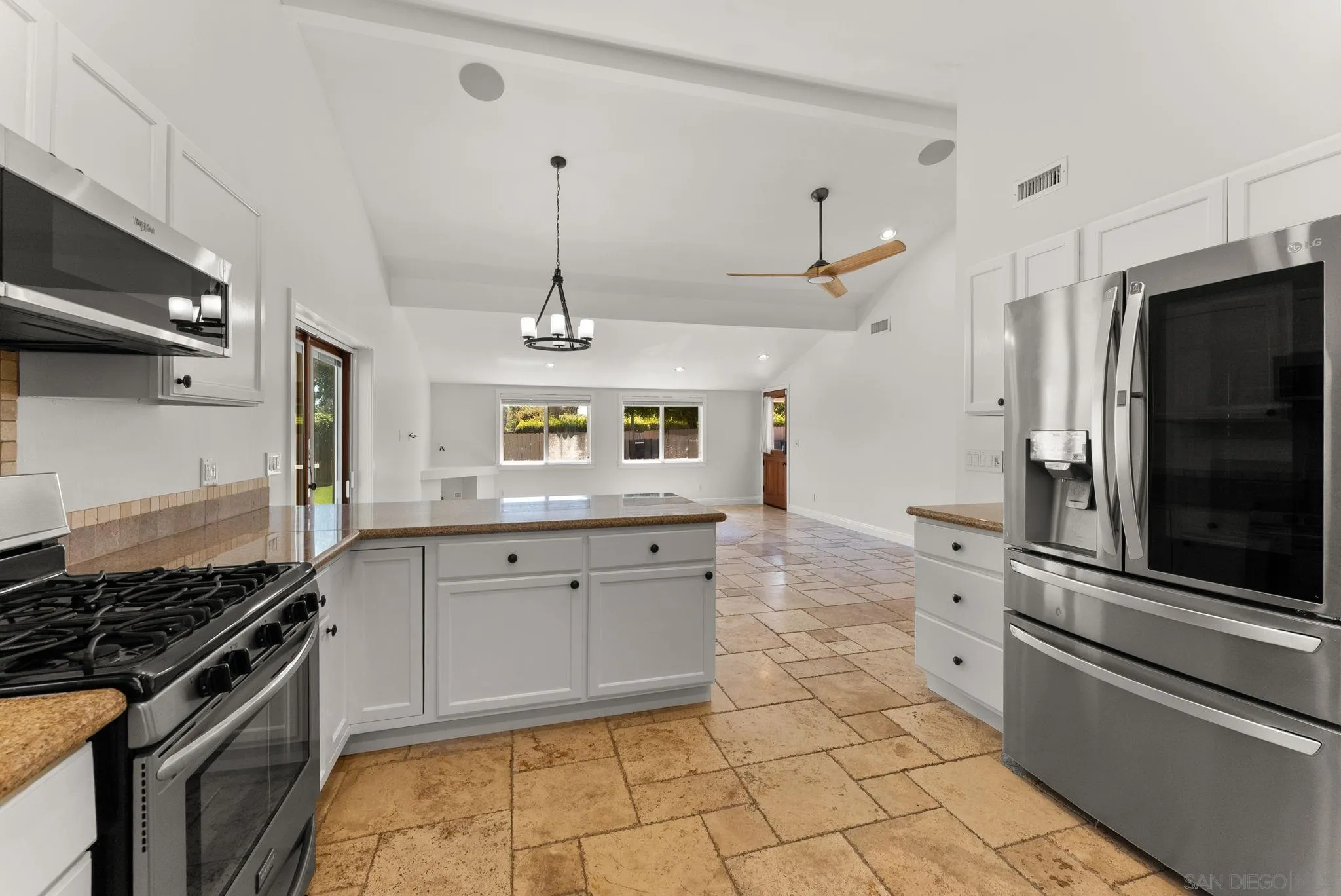 https://cdn.realtyfeed.com/cdn/127/260023727/f51a7791d5154b314c36270dd80b442c.webp
