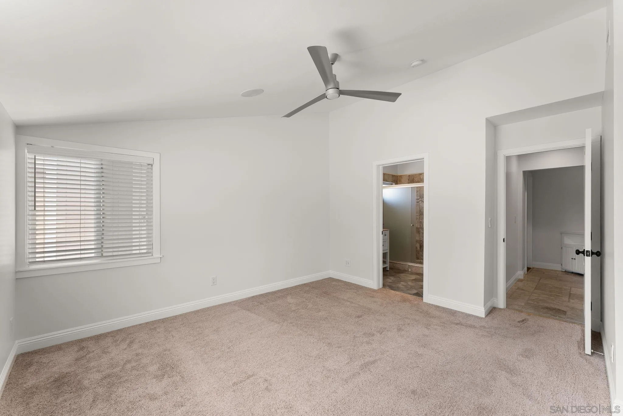 https://cdn.realtyfeed.com/cdn/127/260023727/f7b6f6401b26d83ecd4393634fcbe533.webp