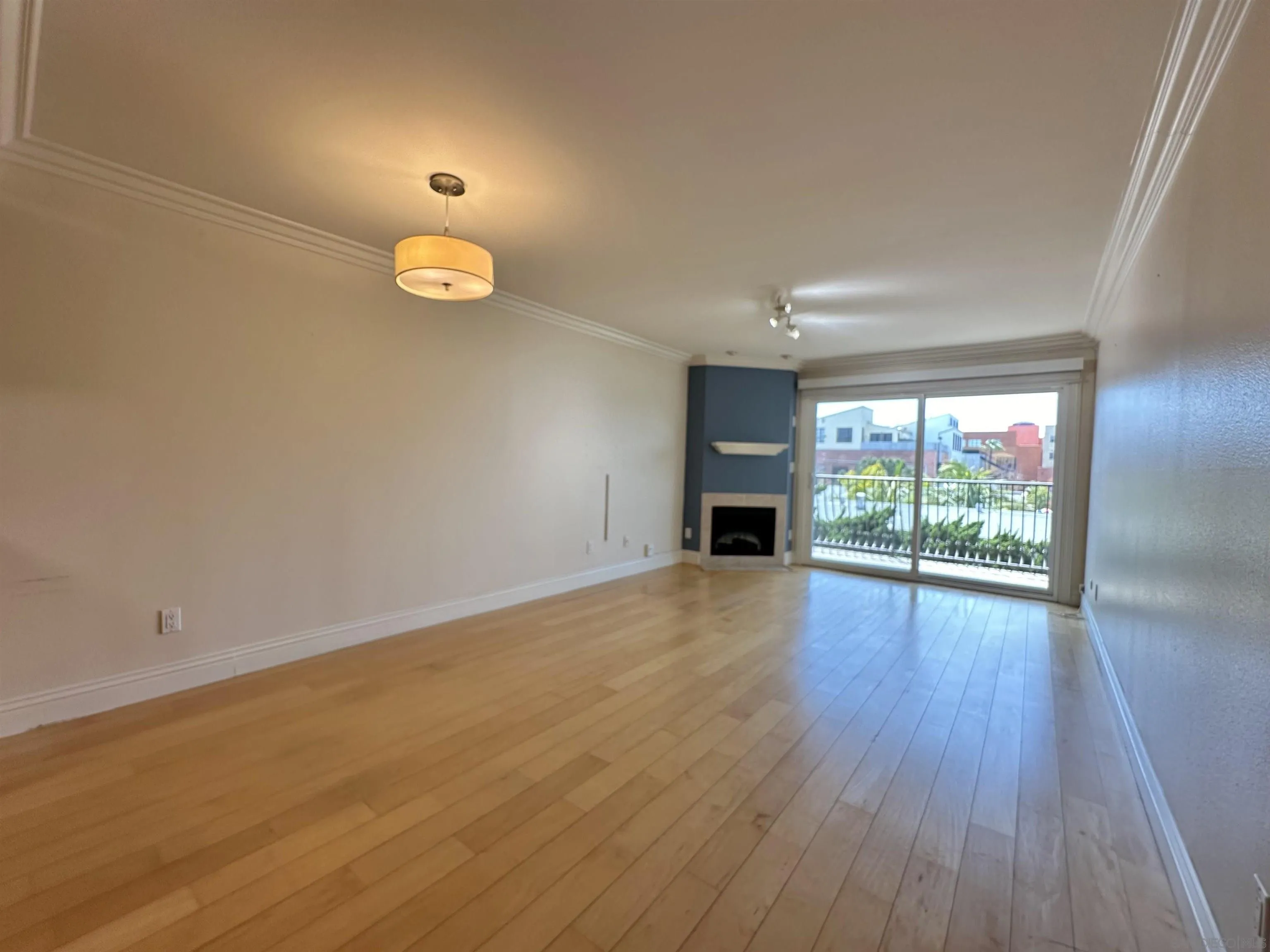 https://cdn.realtyfeed.com/cdn/127/260023735/4385fb2cb135162a84dd2c20321141b2.webp