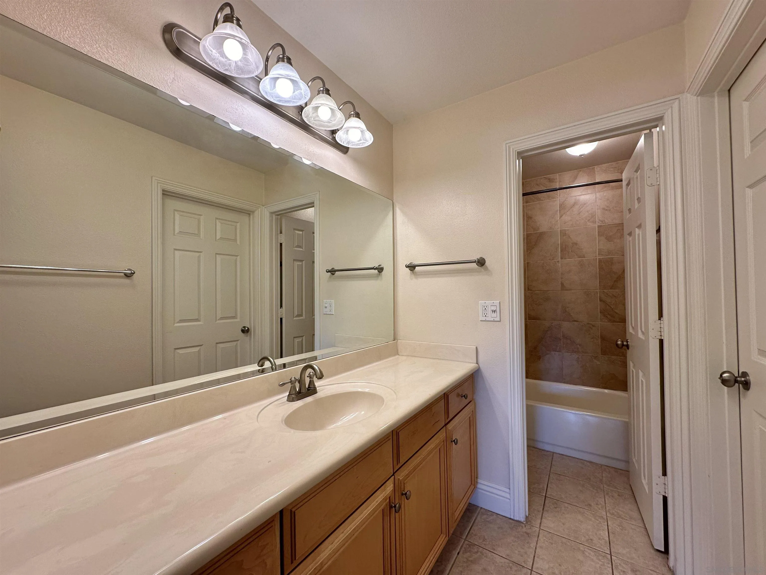 https://cdn.realtyfeed.com/cdn/127/260023735/78be4fcd2ad5dd31394d392c69ed6559.webp