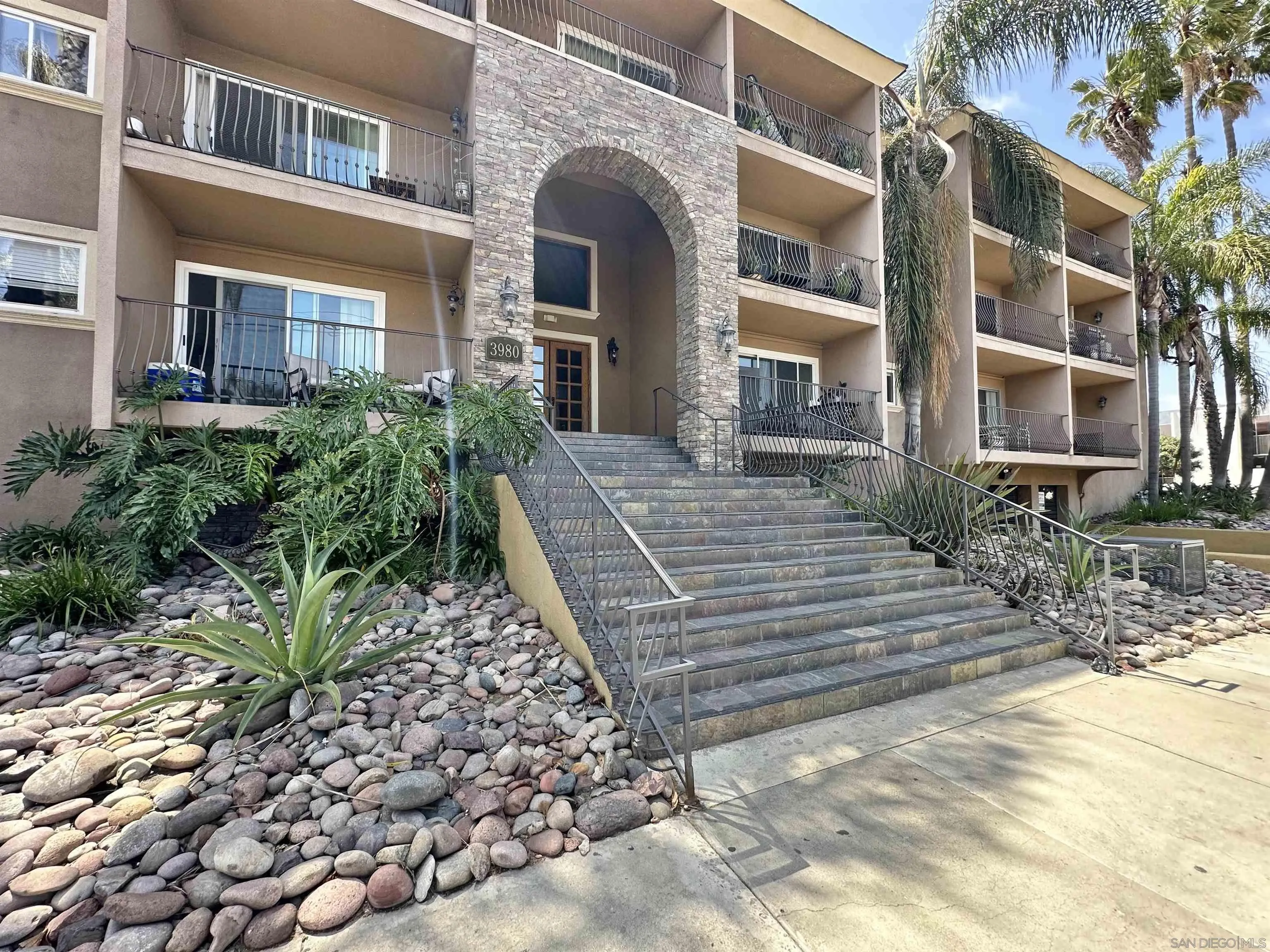 https://cdn.realtyfeed.com/cdn/127/260023735/9caecedd794e286d6dd13334e5945be0.webp