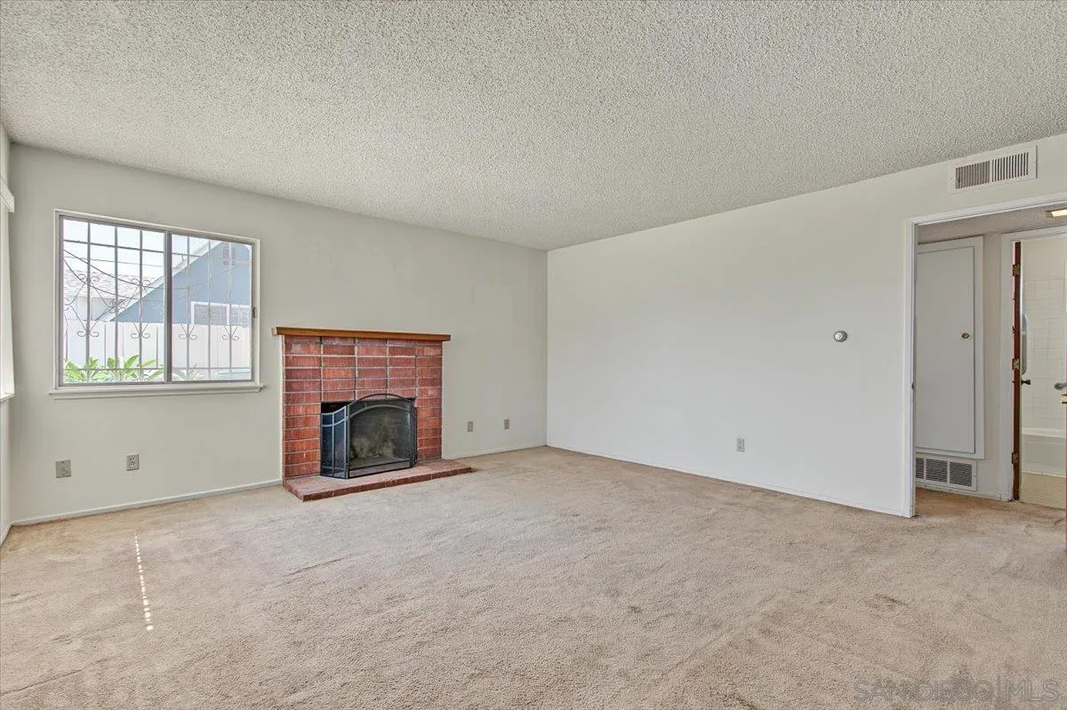 https://cdn.realtyfeed.com/cdn/127/260023739/a4e6e67fef384ab7ef9384461517306e.webp