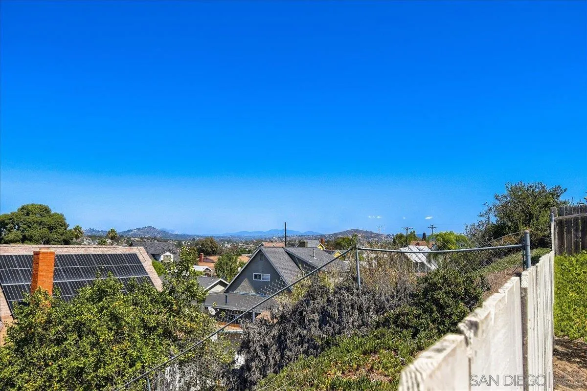 https://cdn.realtyfeed.com/cdn/127/260023739/f79642b837d51e29e46bc0e2d57dbefc.webp
