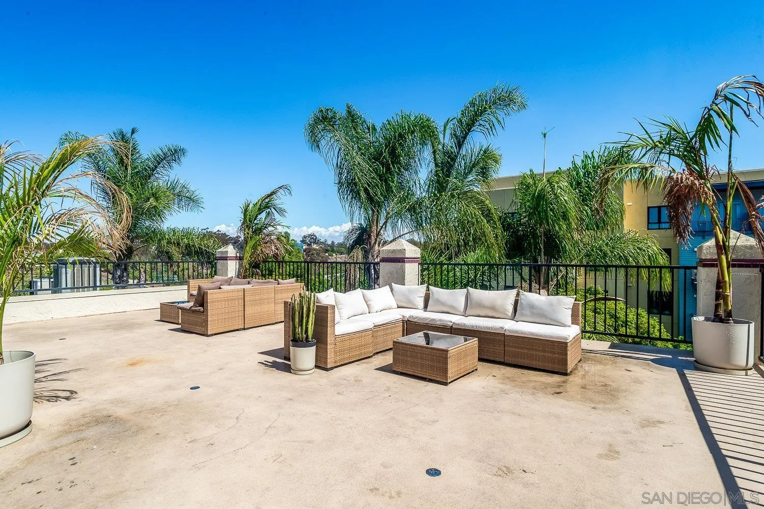 https://cdn.realtyfeed.com/cdn/127/260023742/40f8702f773d39ff6f9e5e20184a3100.webp