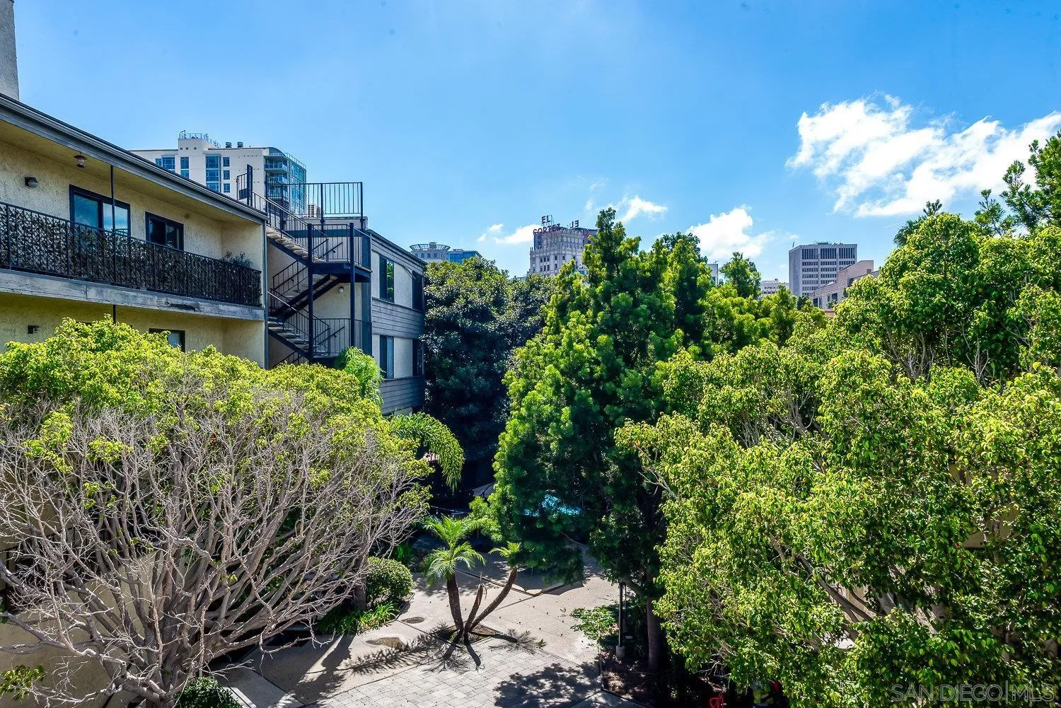 https://cdn.realtyfeed.com/cdn/127/260023742/681931c0e0e57a3a404f730d67b9e2ed.webp