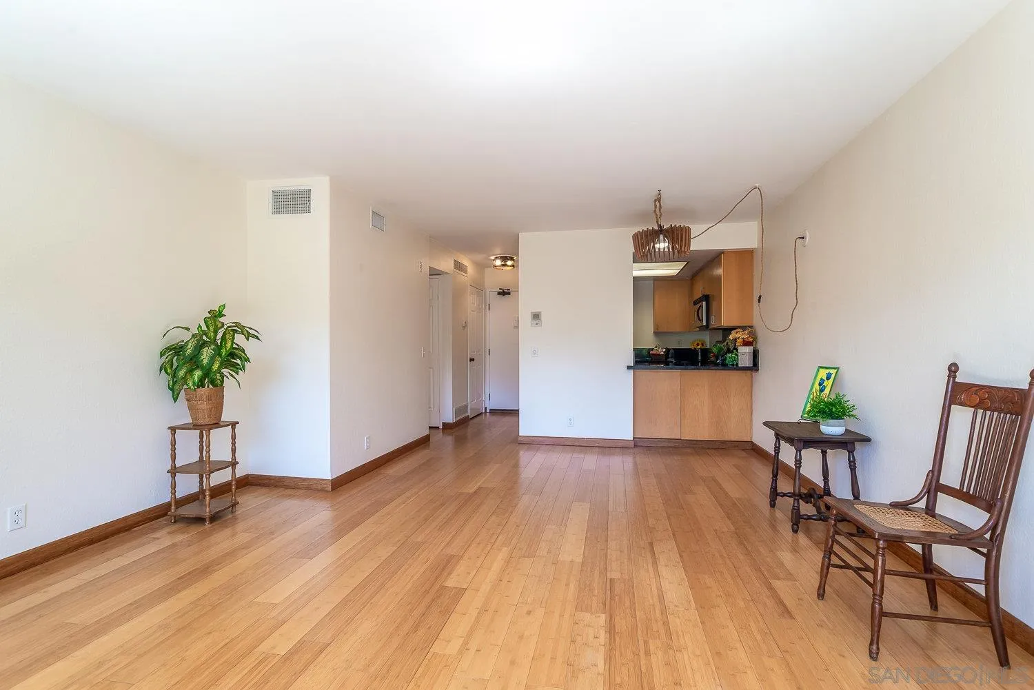 https://cdn.realtyfeed.com/cdn/127/260023742/6e6162ee5c0585fd44841a4bc6c8b0cf.webp