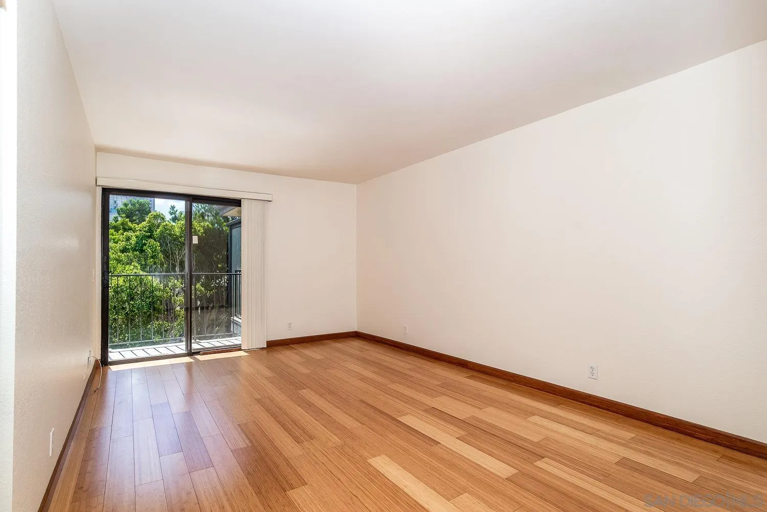 https://cdn.realtyfeed.com/cdn/127/260023742/aa3c209292e325b9e90d994b674ebe27.webp